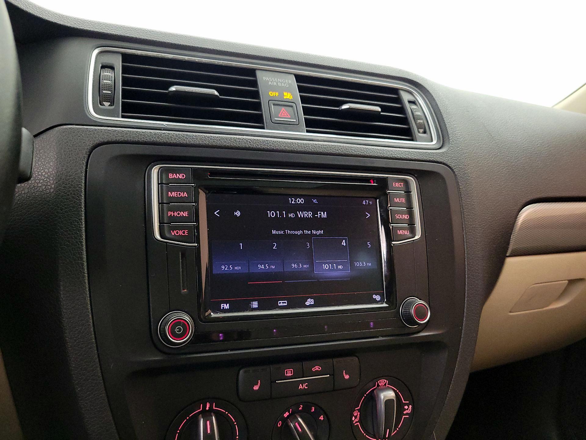 Thumbnail: 2017 Volkswagen Jetta - 15