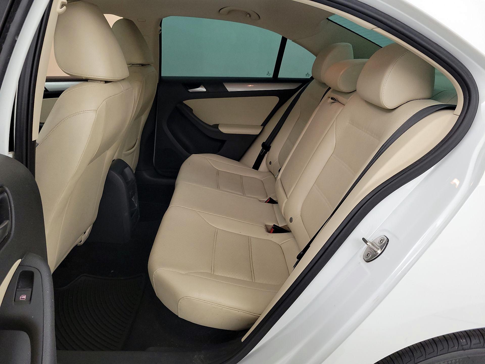 Thumbnail: 2017 Volkswagen Jetta - 19