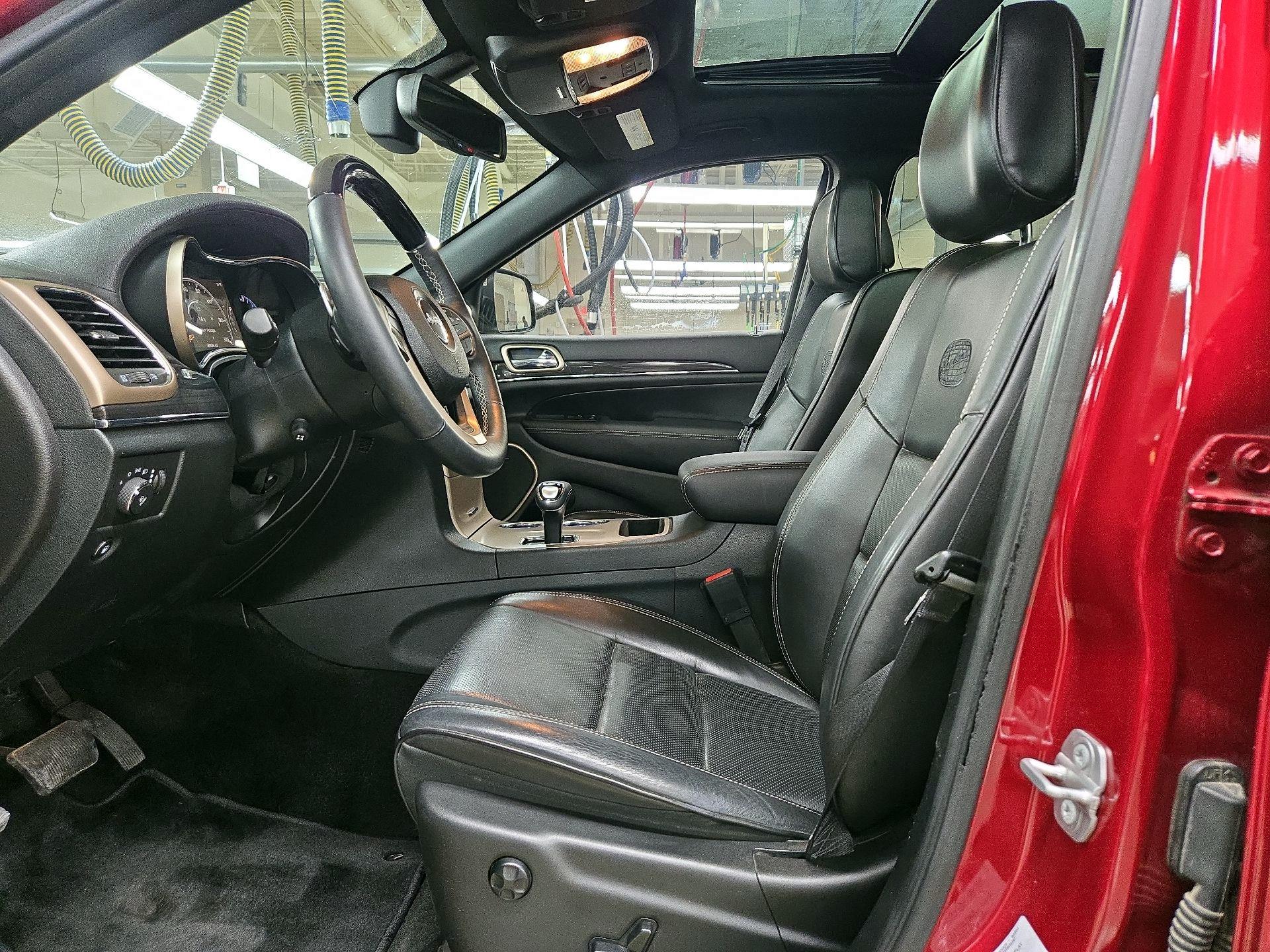 Thumbnail: 2015 Jeep Grand Cherokee - 11