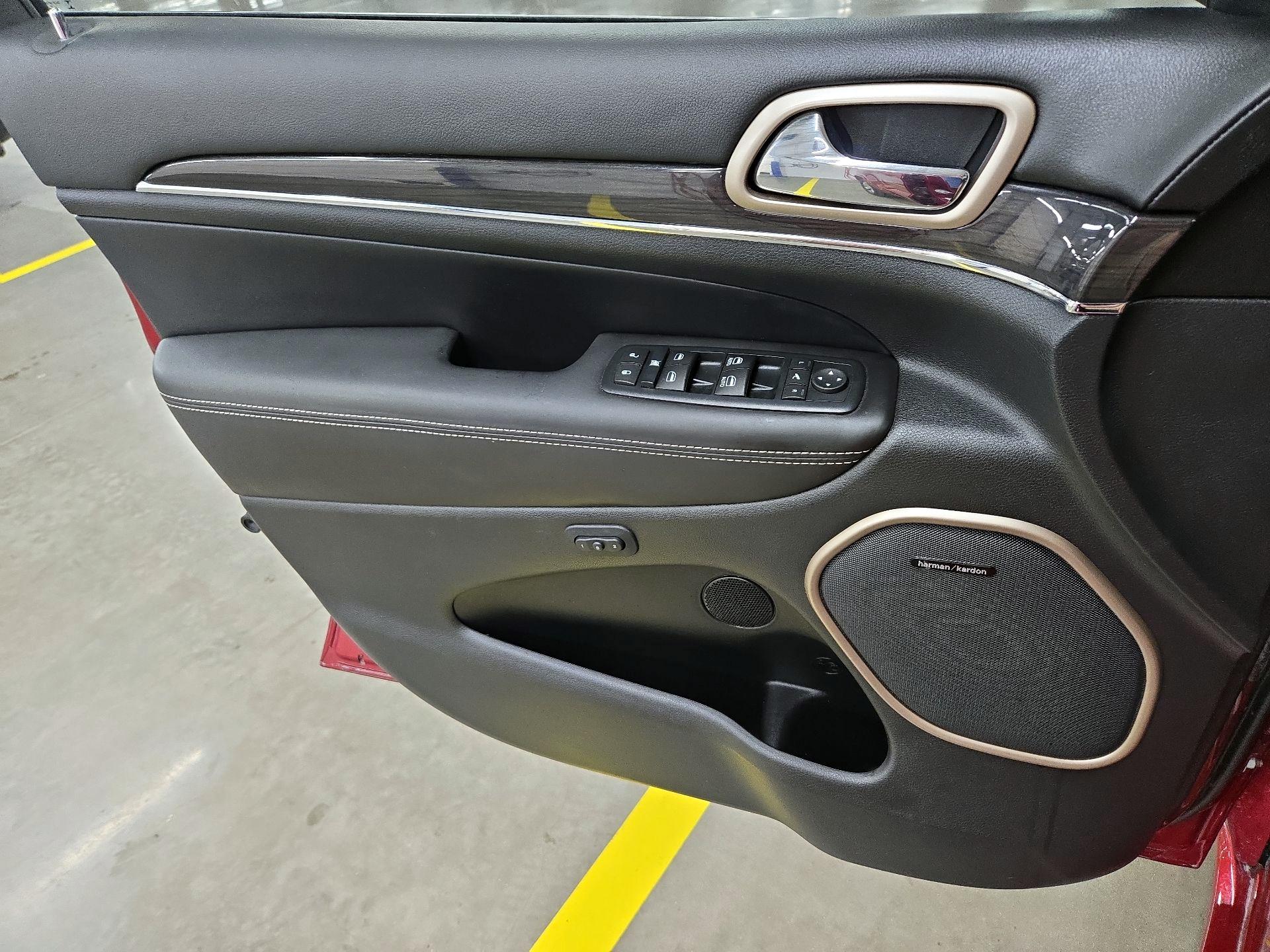 Thumbnail: 2015 Jeep Grand Cherokee - 12