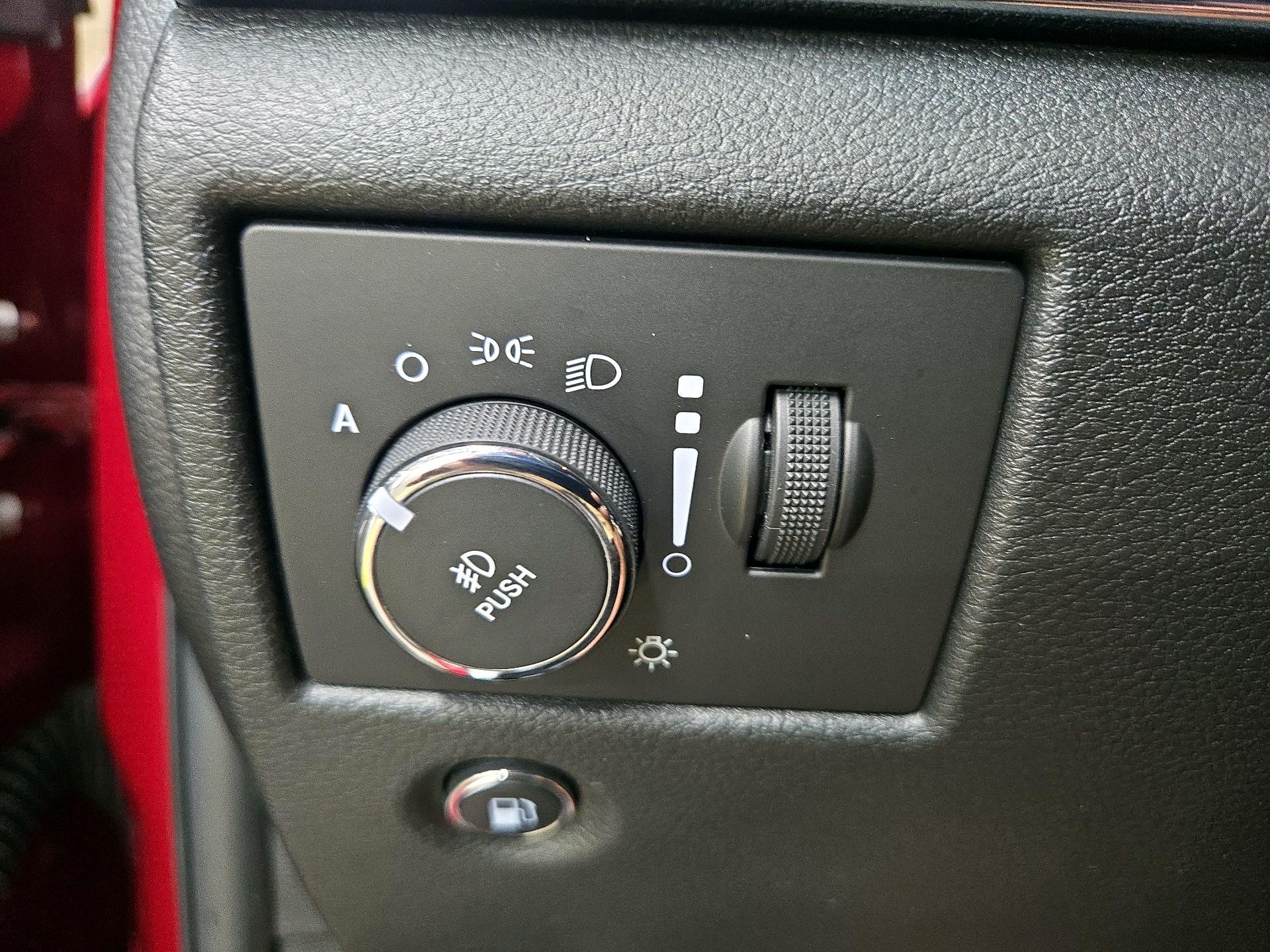 Thumbnail: 2015 Jeep Grand Cherokee - 13