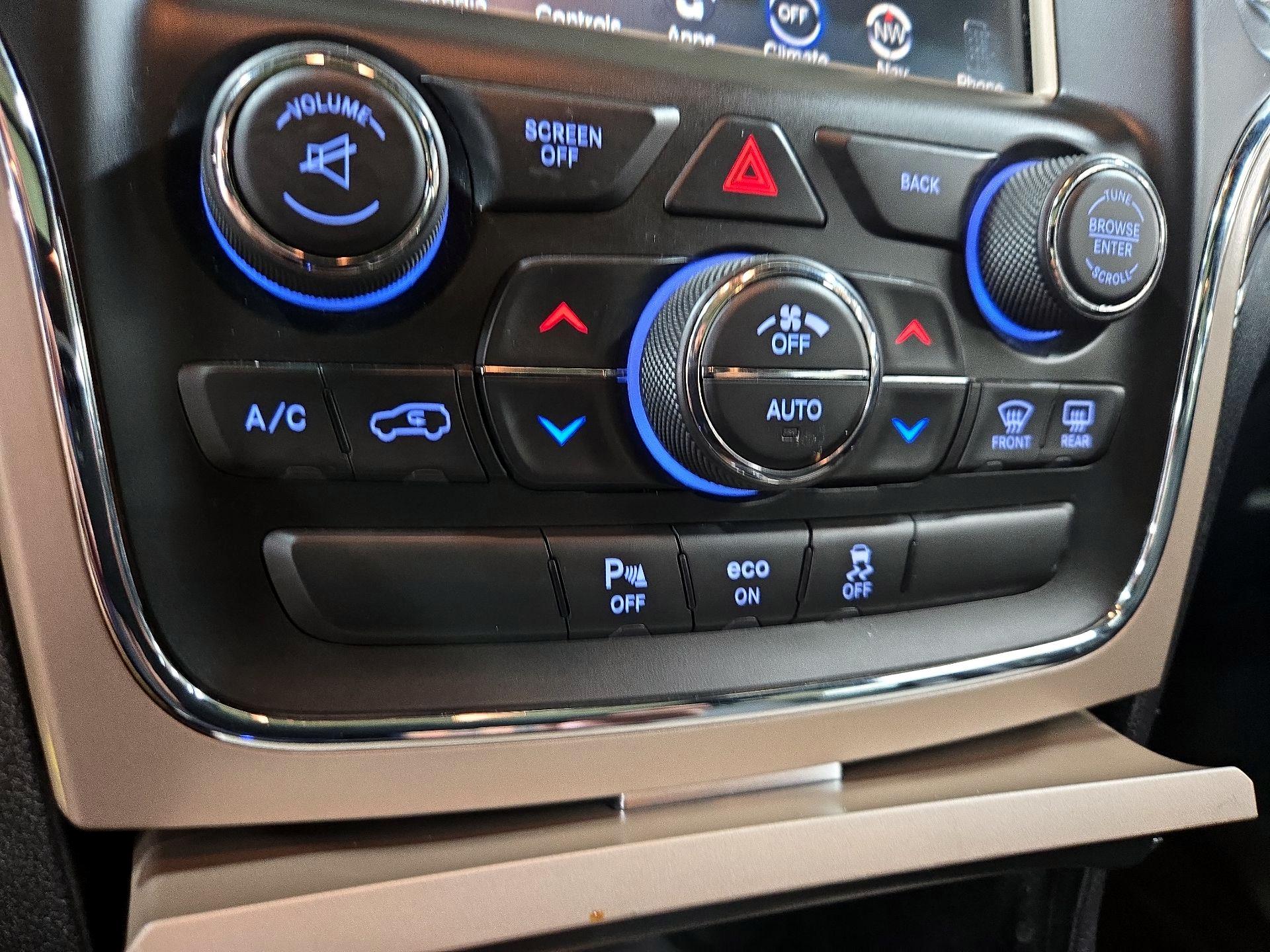 Thumbnail: 2015 Jeep Grand Cherokee - 17