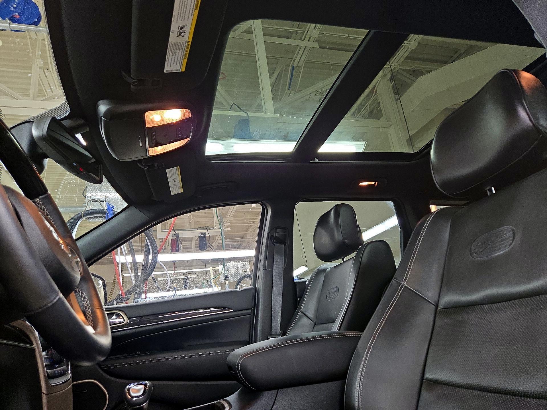 Thumbnail: 2015 Jeep Grand Cherokee - 20