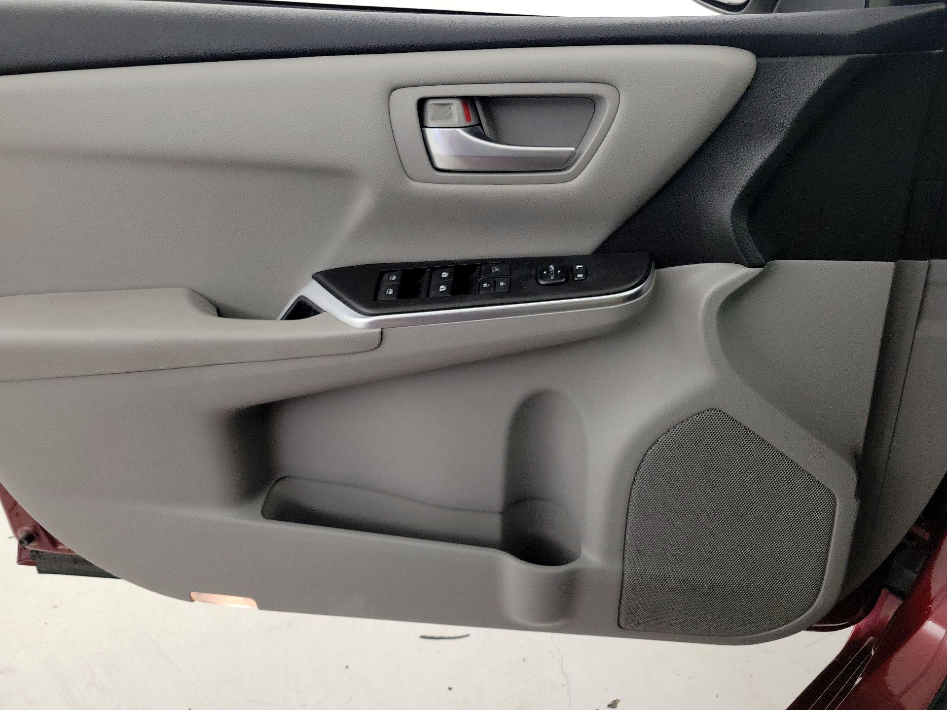 Thumbnail: 2017 Toyota Camry - 12