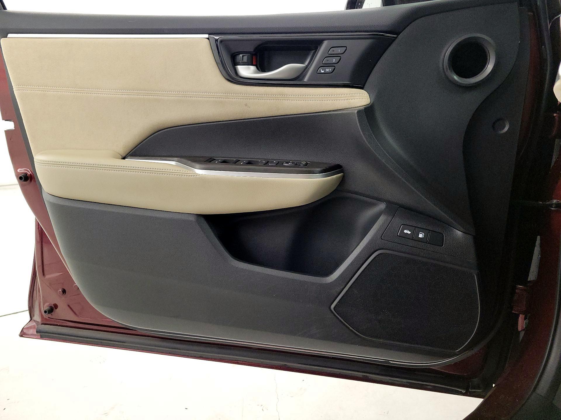 Thumbnail: 2018 Honda Clarity - 12