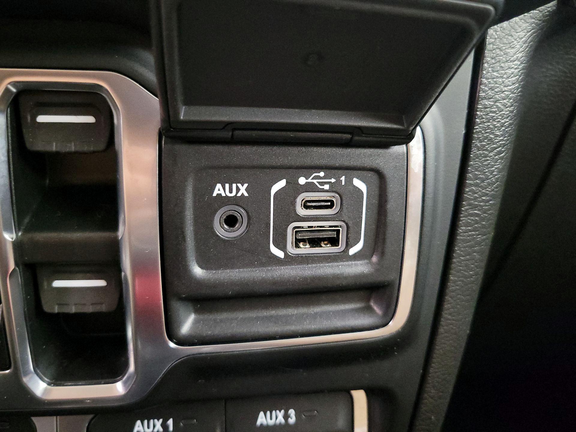 Thumbnail: 2023 Jeep Gladiator - 18