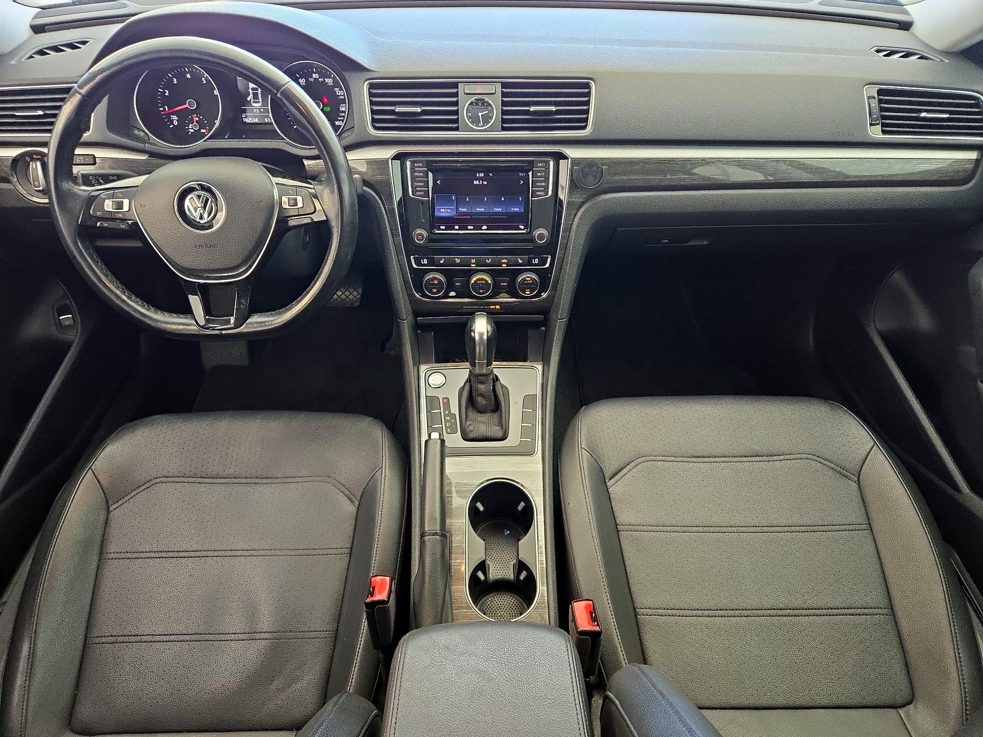 Thumbnail: 2017 Volkswagen Passat - 9