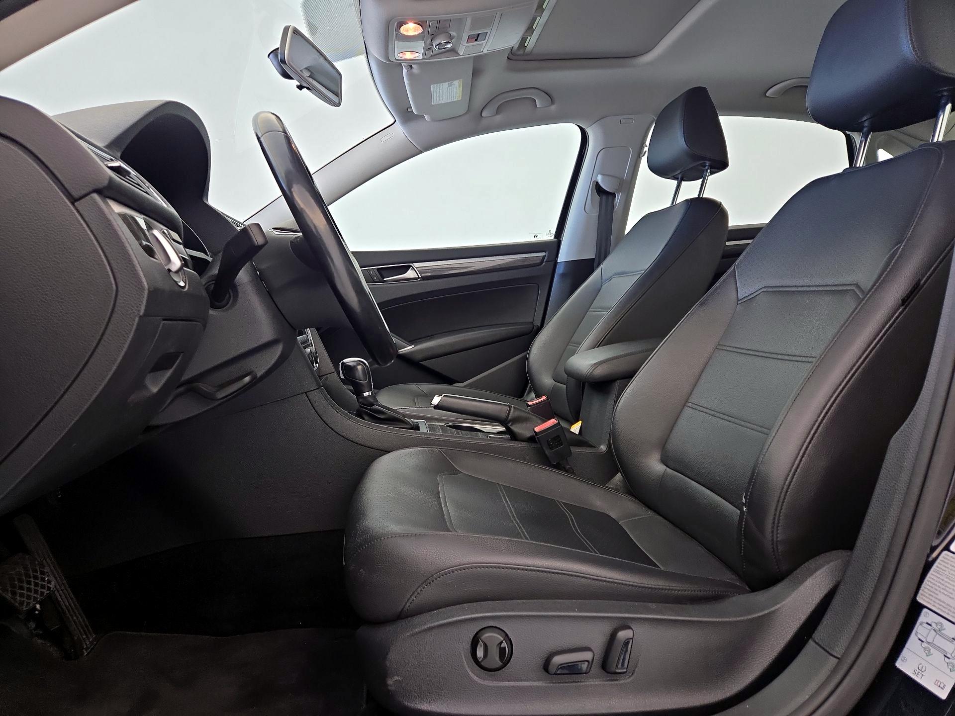 Thumbnail: 2017 Volkswagen Passat - 11