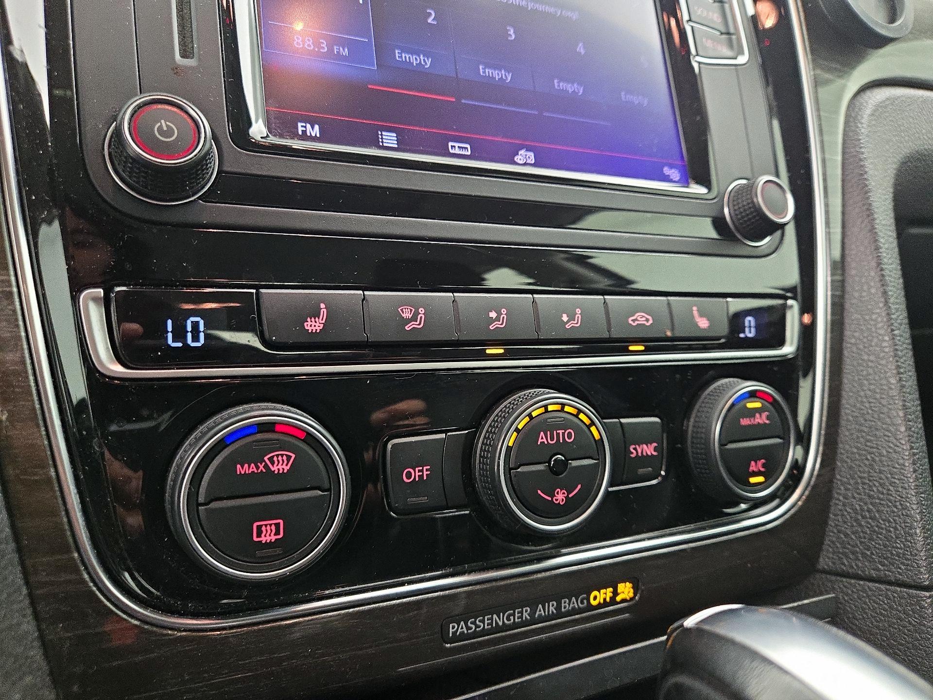 Thumbnail: 2017 Volkswagen Passat - 16