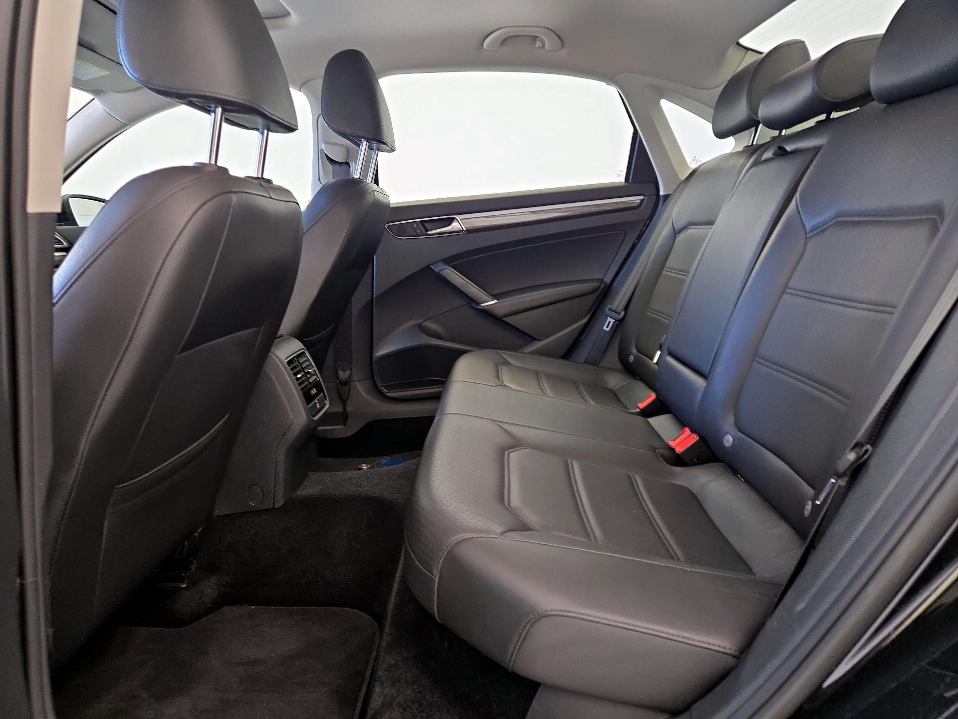 Thumbnail: 2017 Volkswagen Passat - 20