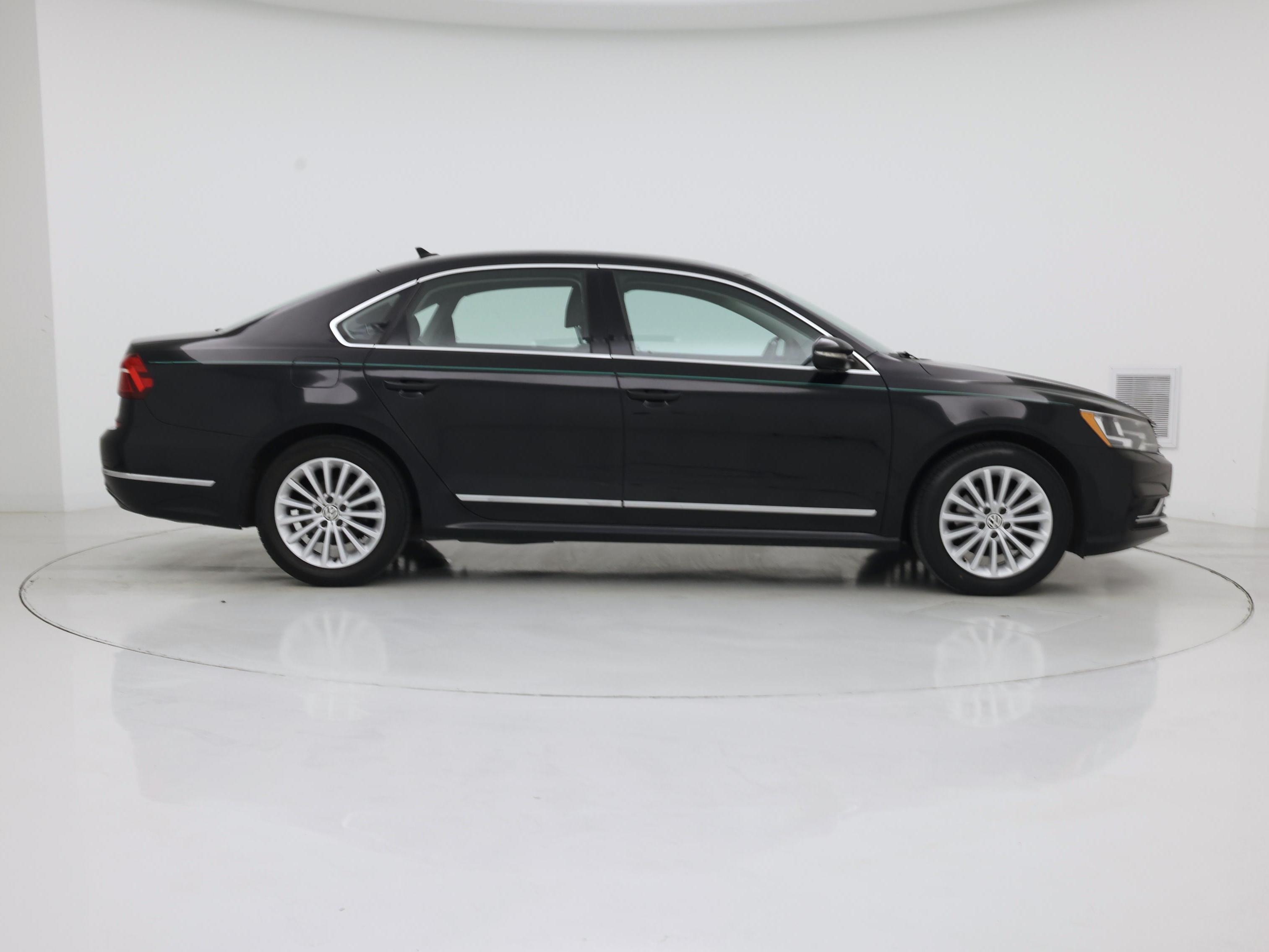 Thumbnail: 2017 Volkswagen Passat - 7