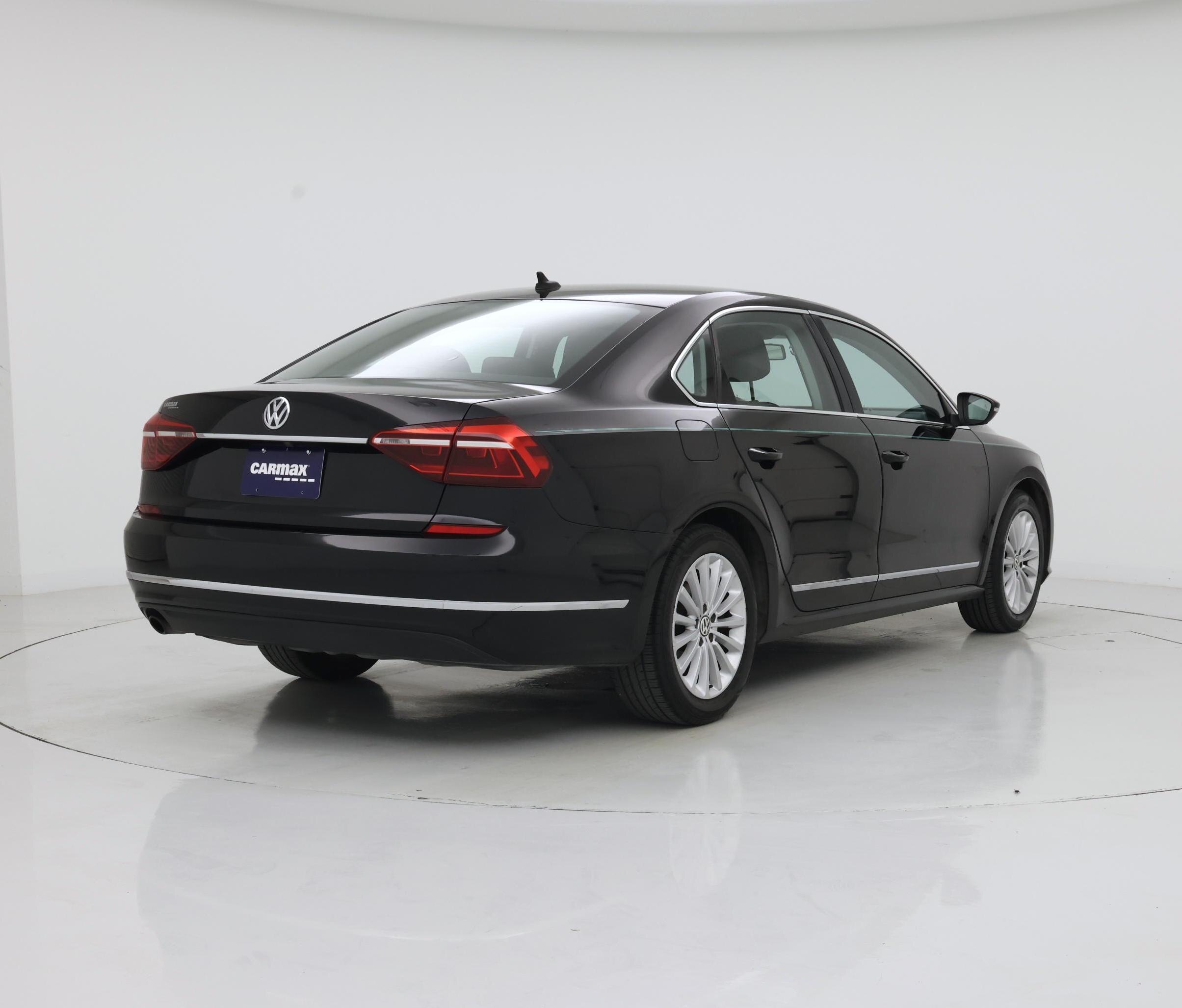 Thumbnail: 2017 Volkswagen Passat - 8