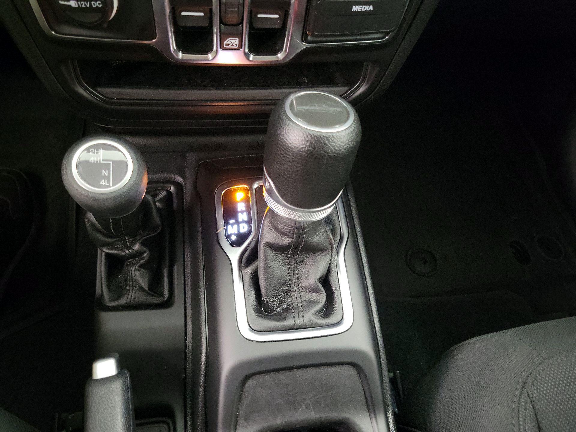 Thumbnail: 2023 Jeep Gladiator - 17