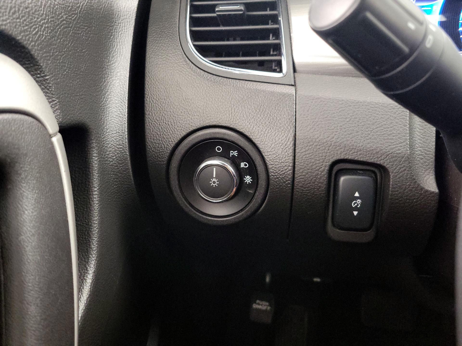 Thumbnail: 2016 Ford Taurus - 13