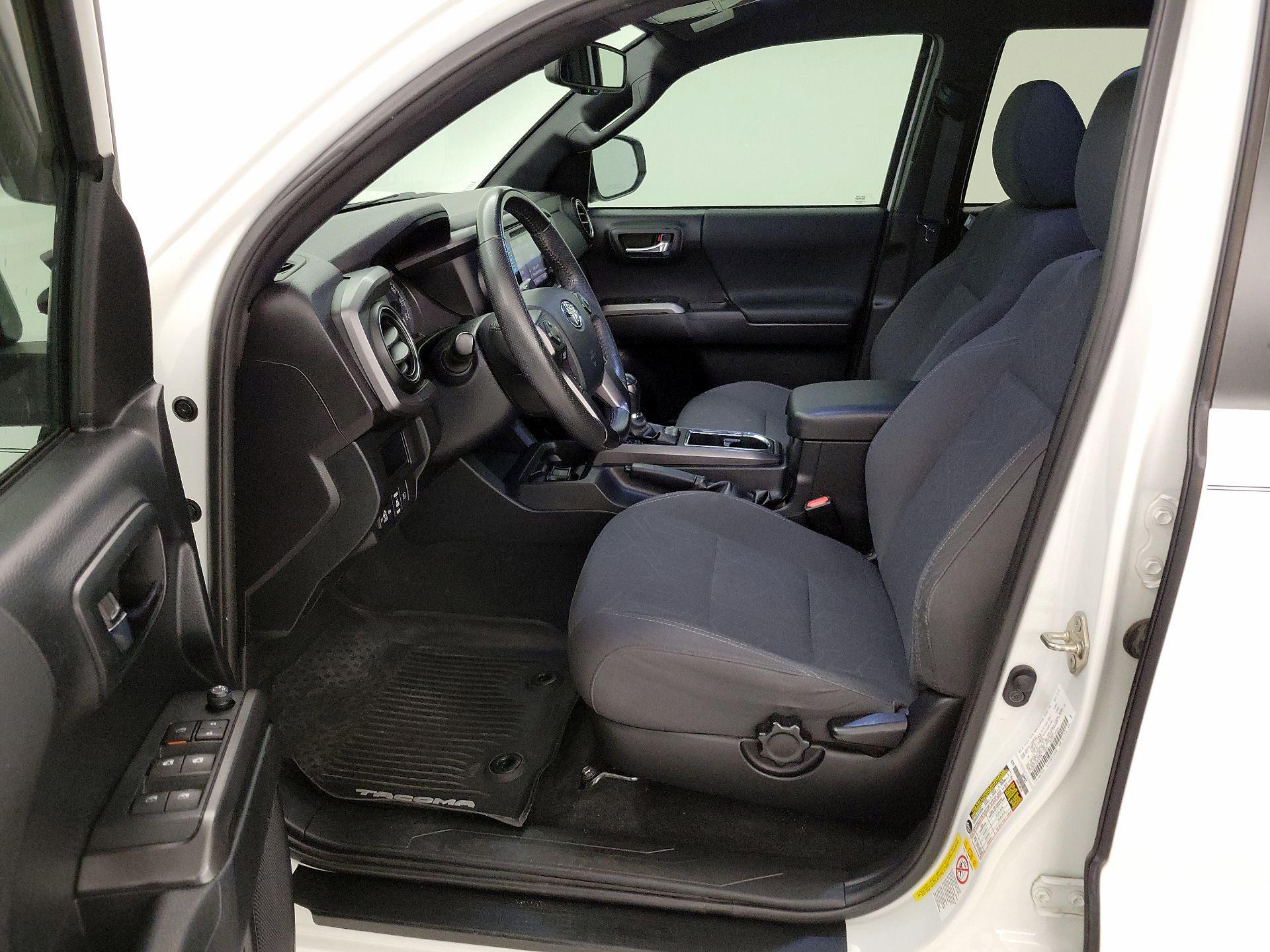 Thumbnail: 2019 Toyota Tacoma - 11
