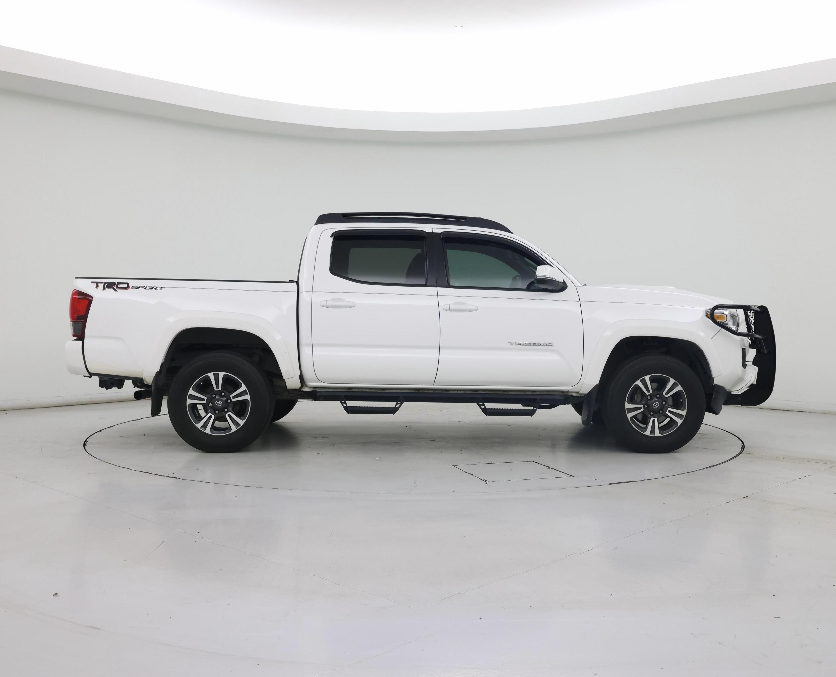 Thumbnail: 2019 Toyota Tacoma - 7