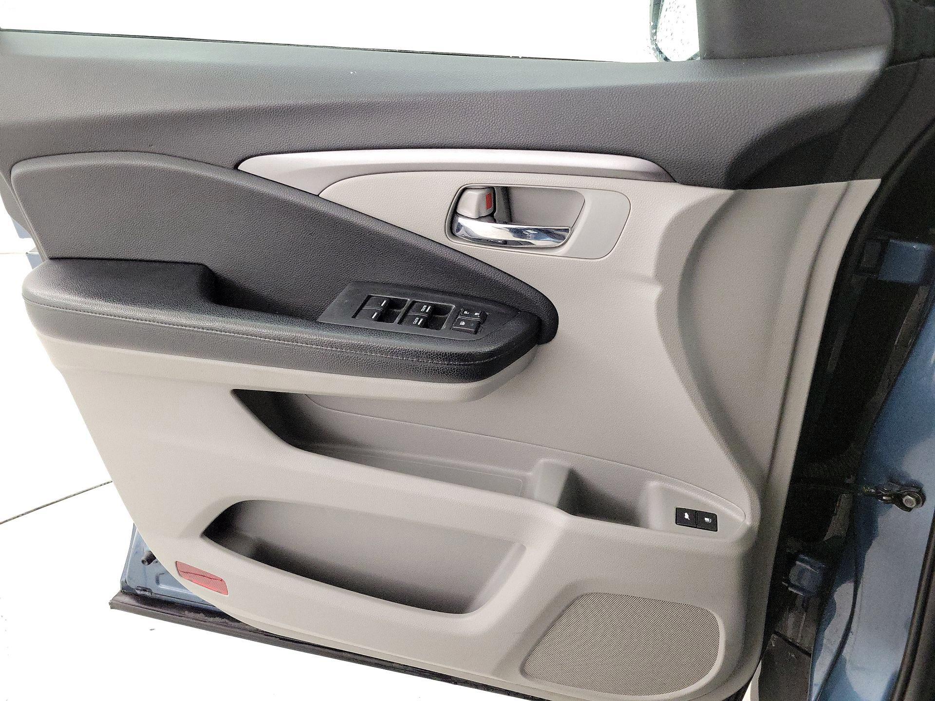 Thumbnail: 2016 Honda Pilot - 12