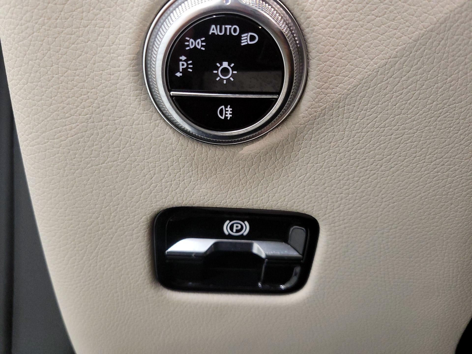 Thumbnail: 2023 Mercedes-Benz GLC - 13