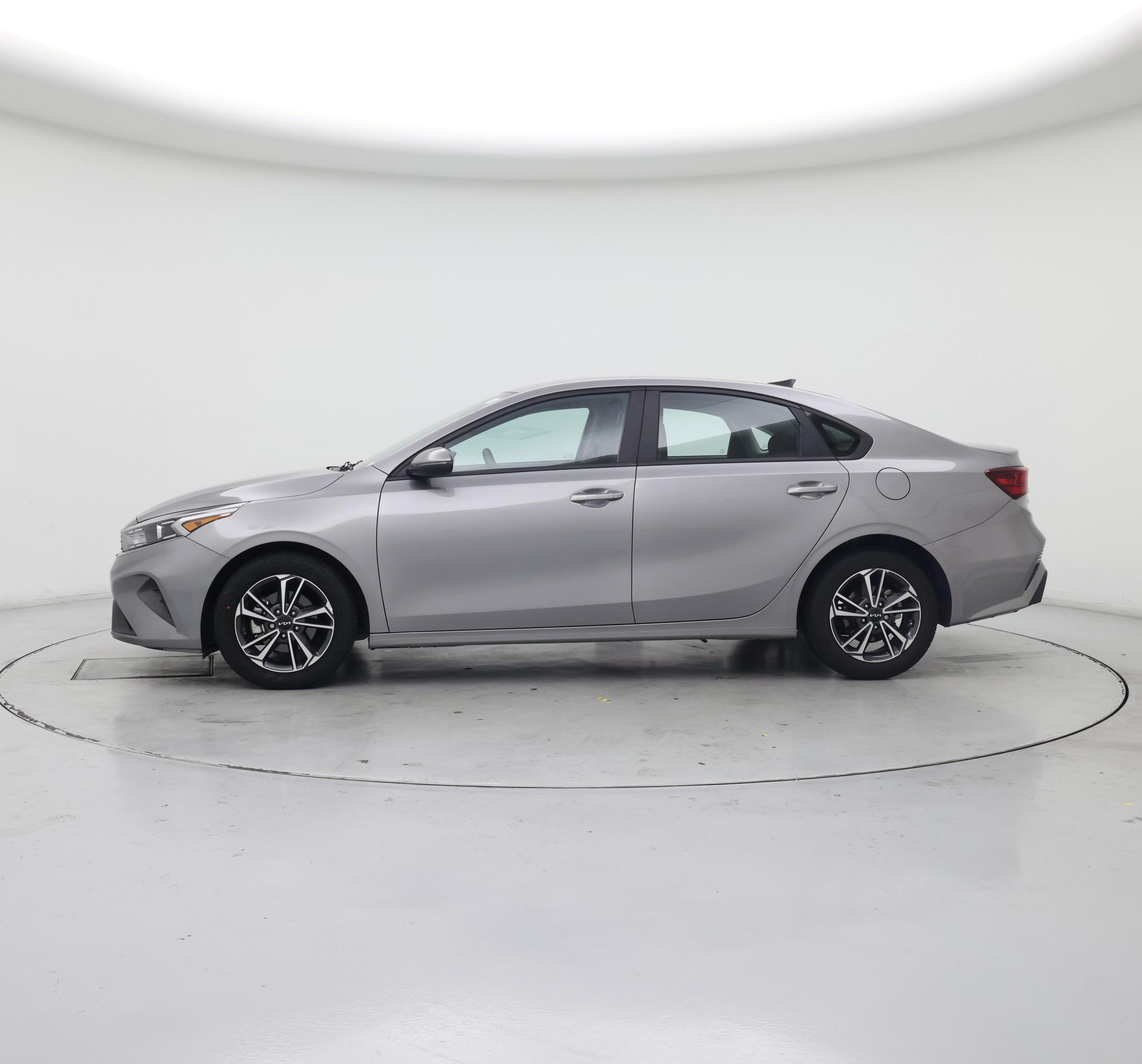 Thumbnail: 2023 Kia Forte - 3