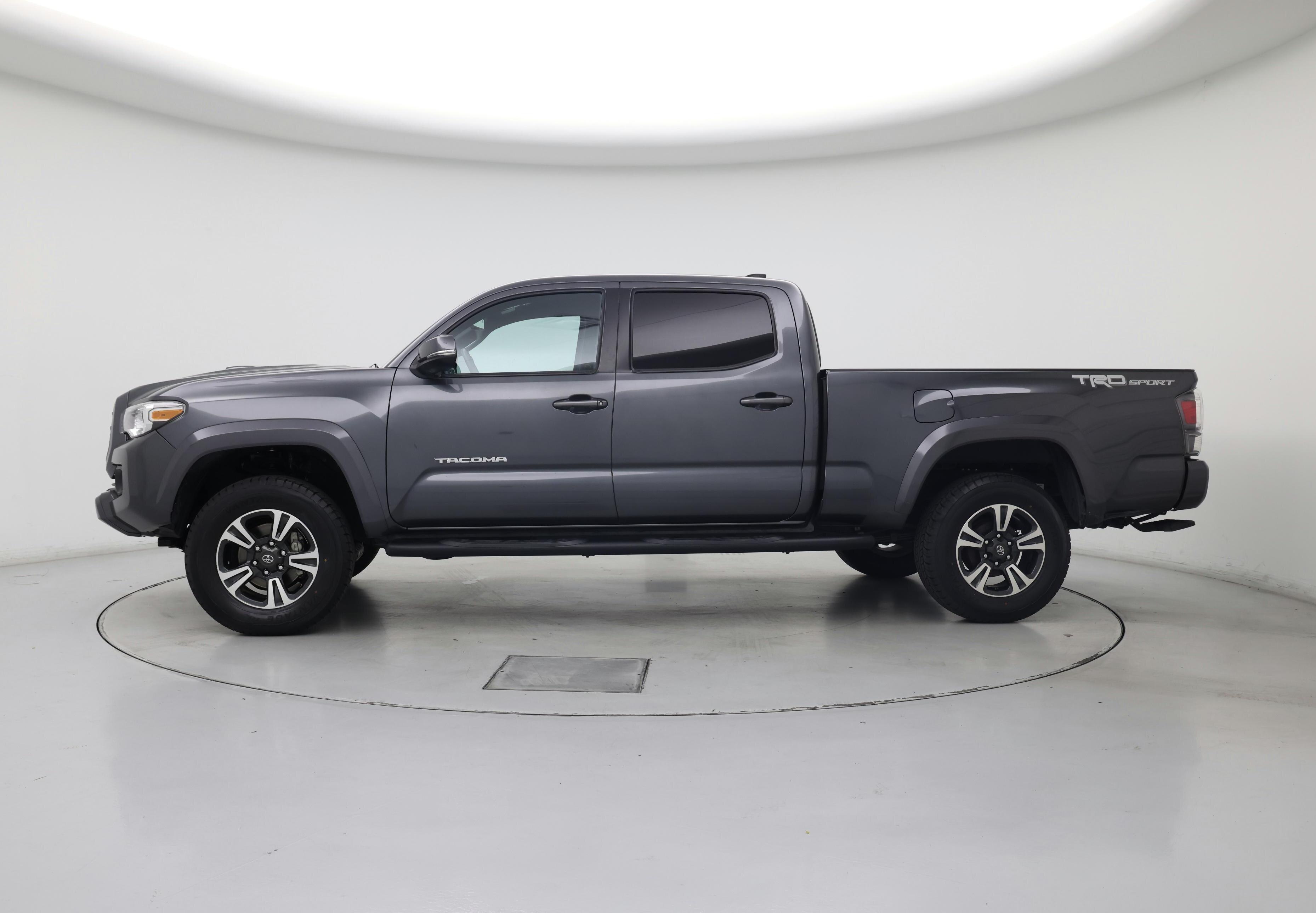 Thumbnail: 2021 Toyota Tacoma - 3