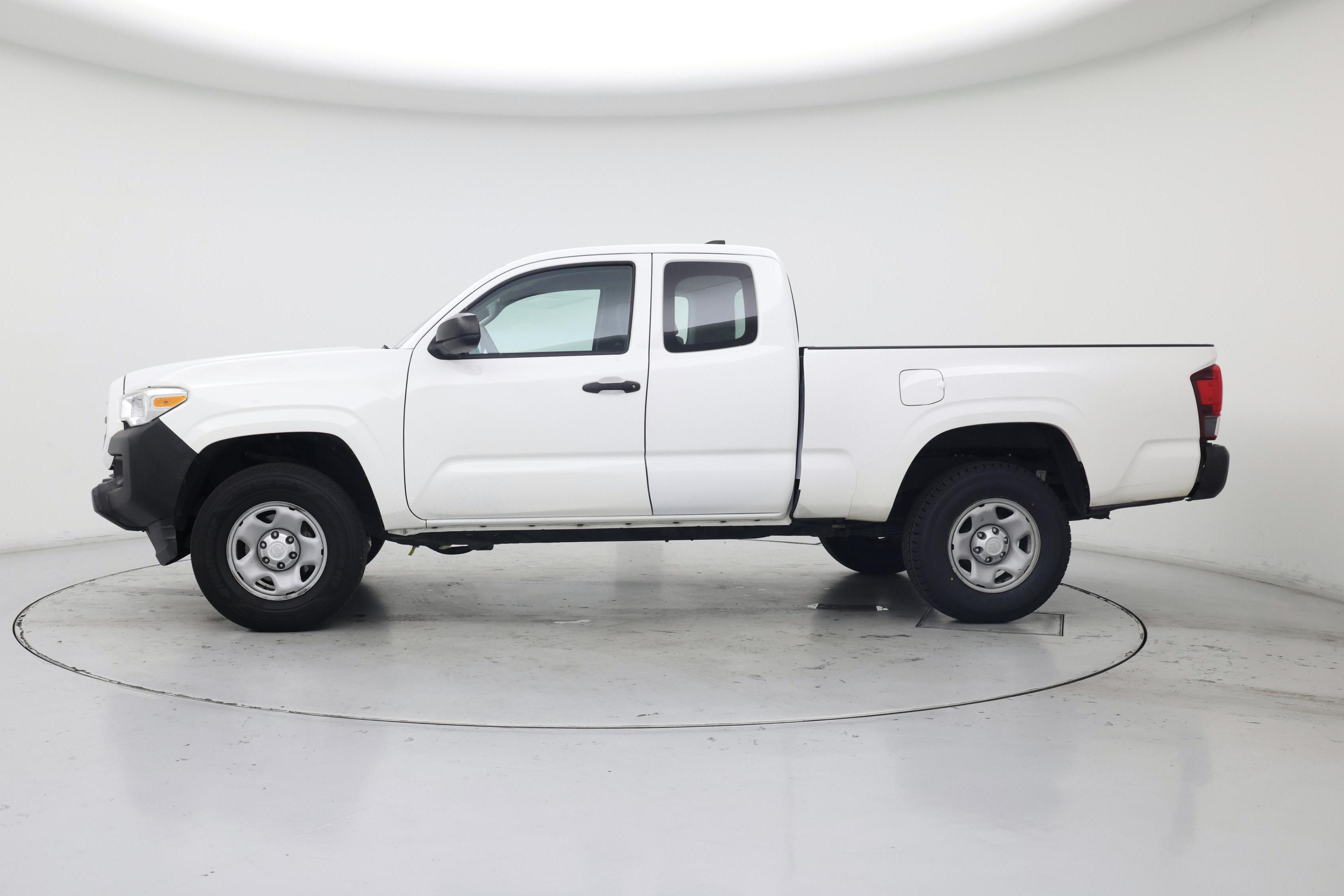 Thumbnail: 2018 Toyota Tacoma - 3
