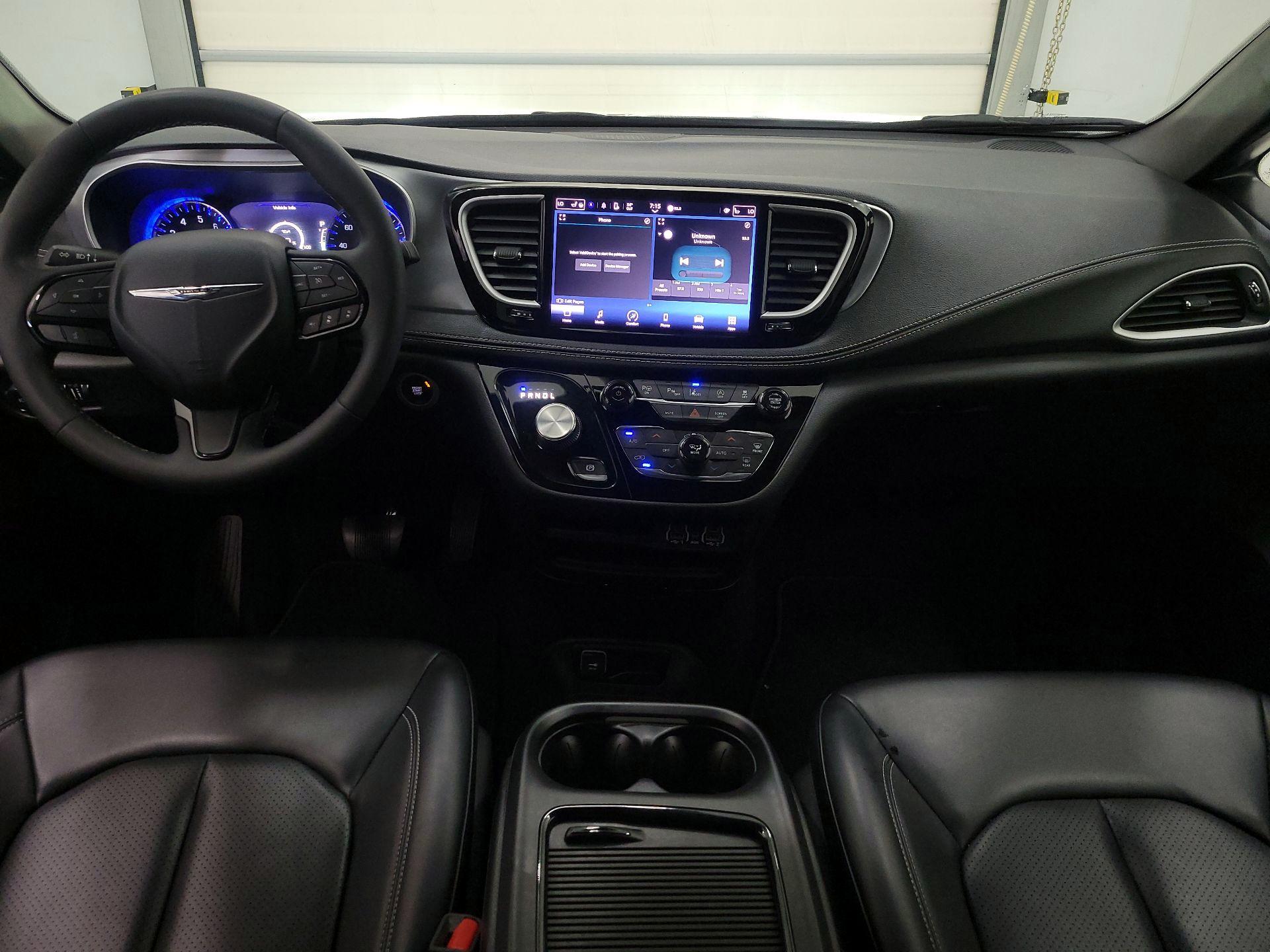 Thumbnail: 2023 Chrysler Pacifica - 9
