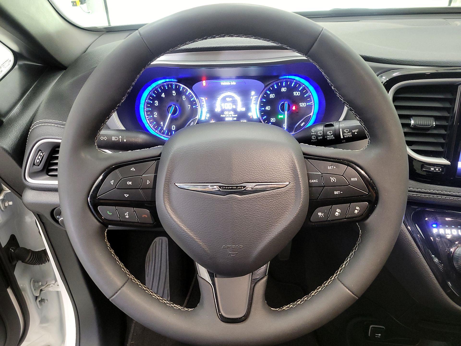 Thumbnail: 2023 Chrysler Pacifica - 10