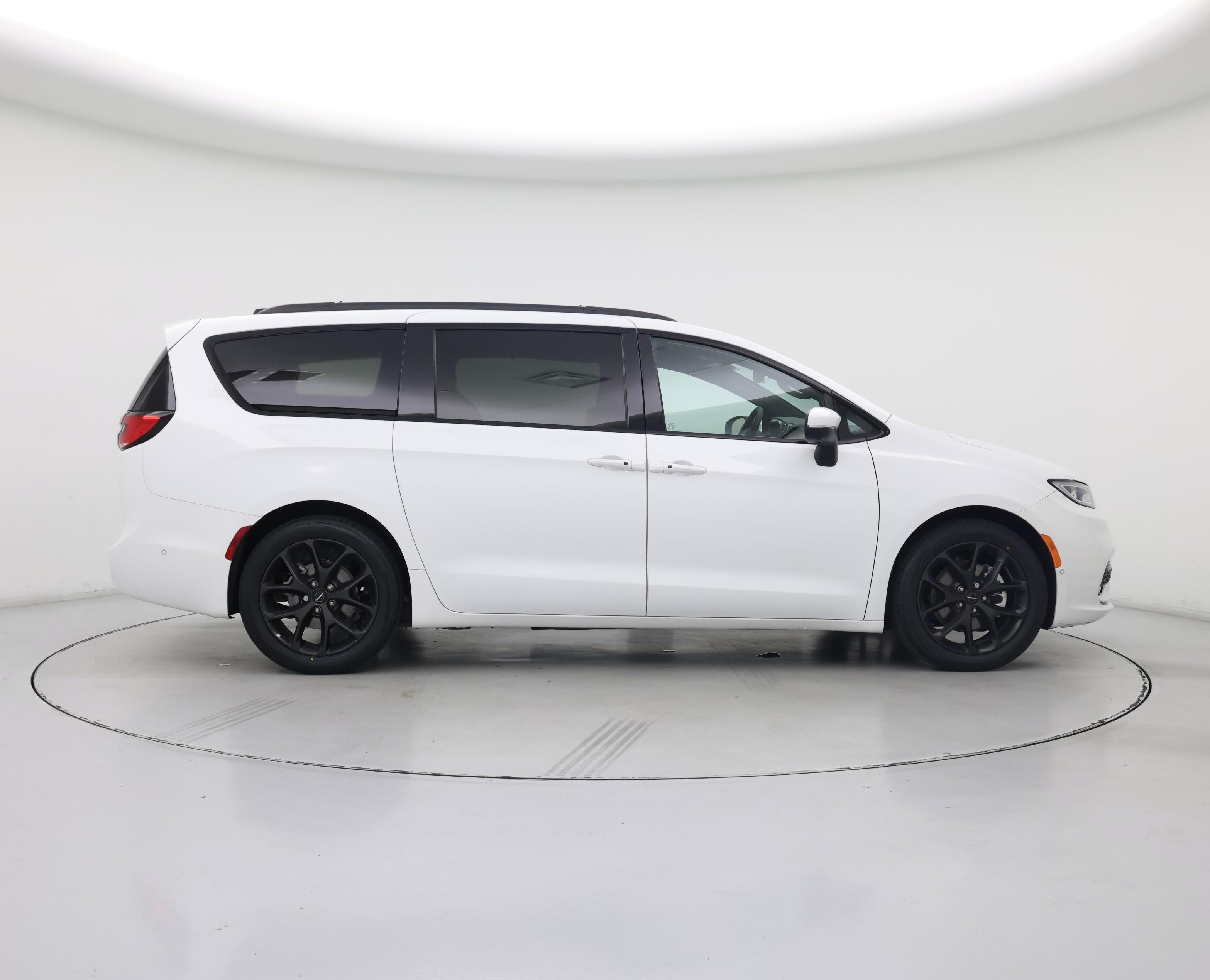 Thumbnail: 2023 Chrysler Pacifica - 7