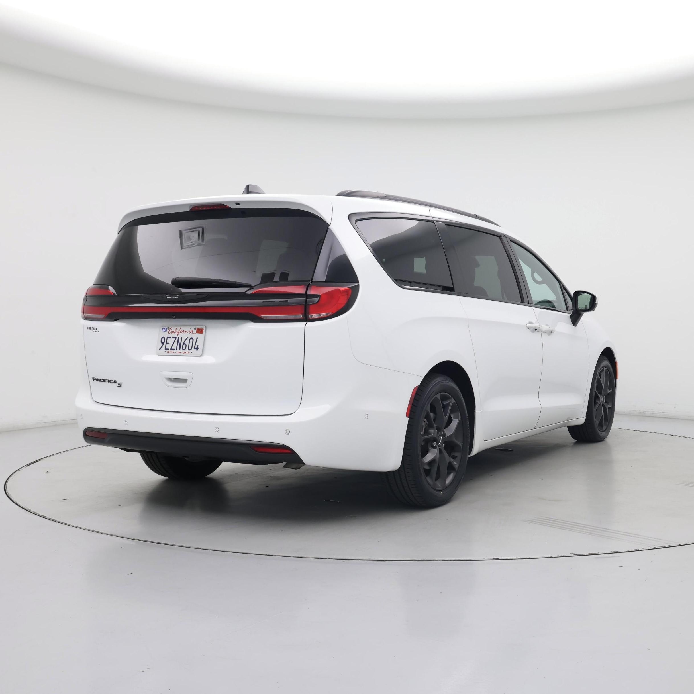 Thumbnail: 2023 Chrysler Pacifica - 8