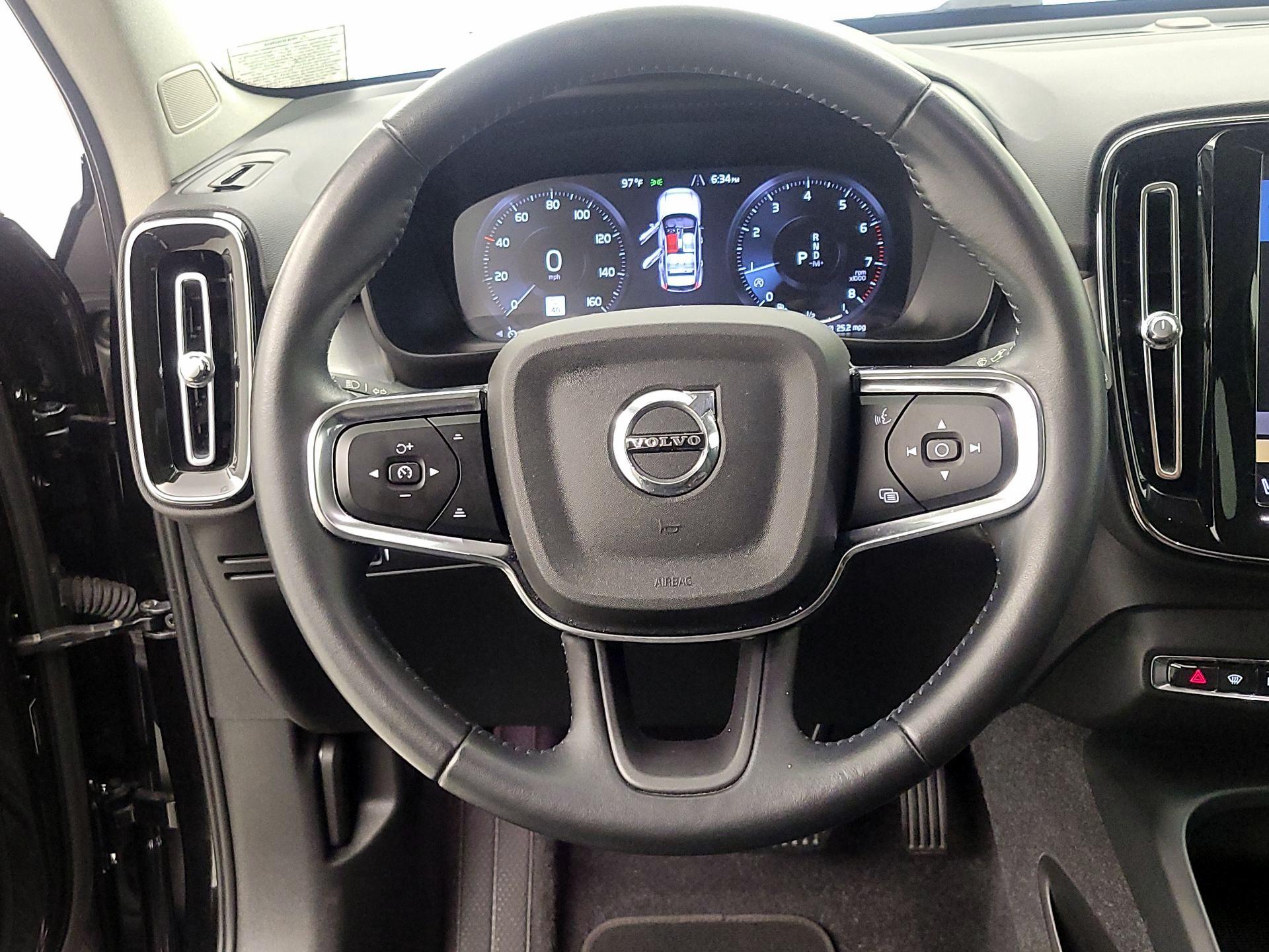 Thumbnail: 2021 Volvo XC40 - 10