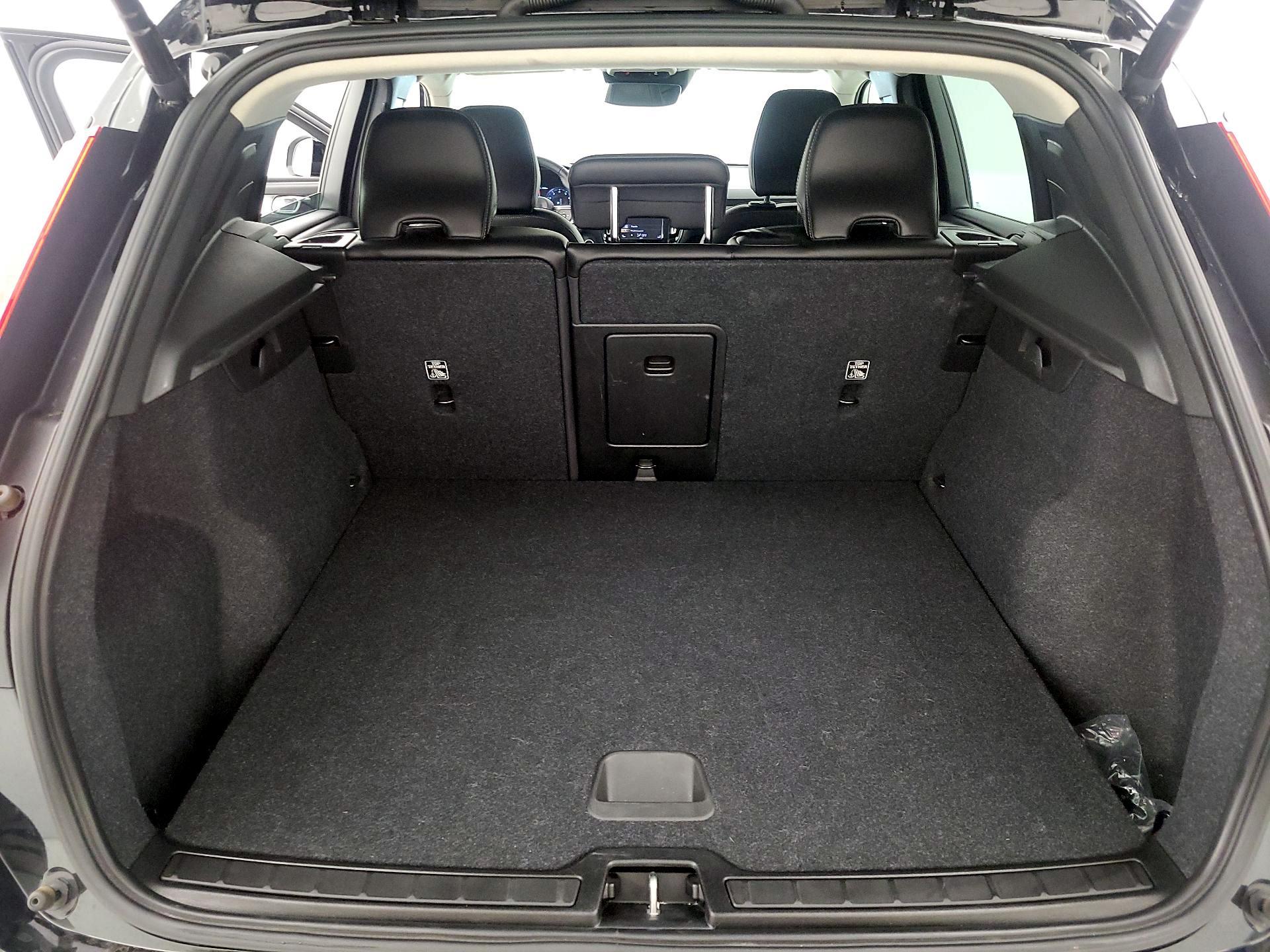 Thumbnail: 2021 Volvo XC40 - 20