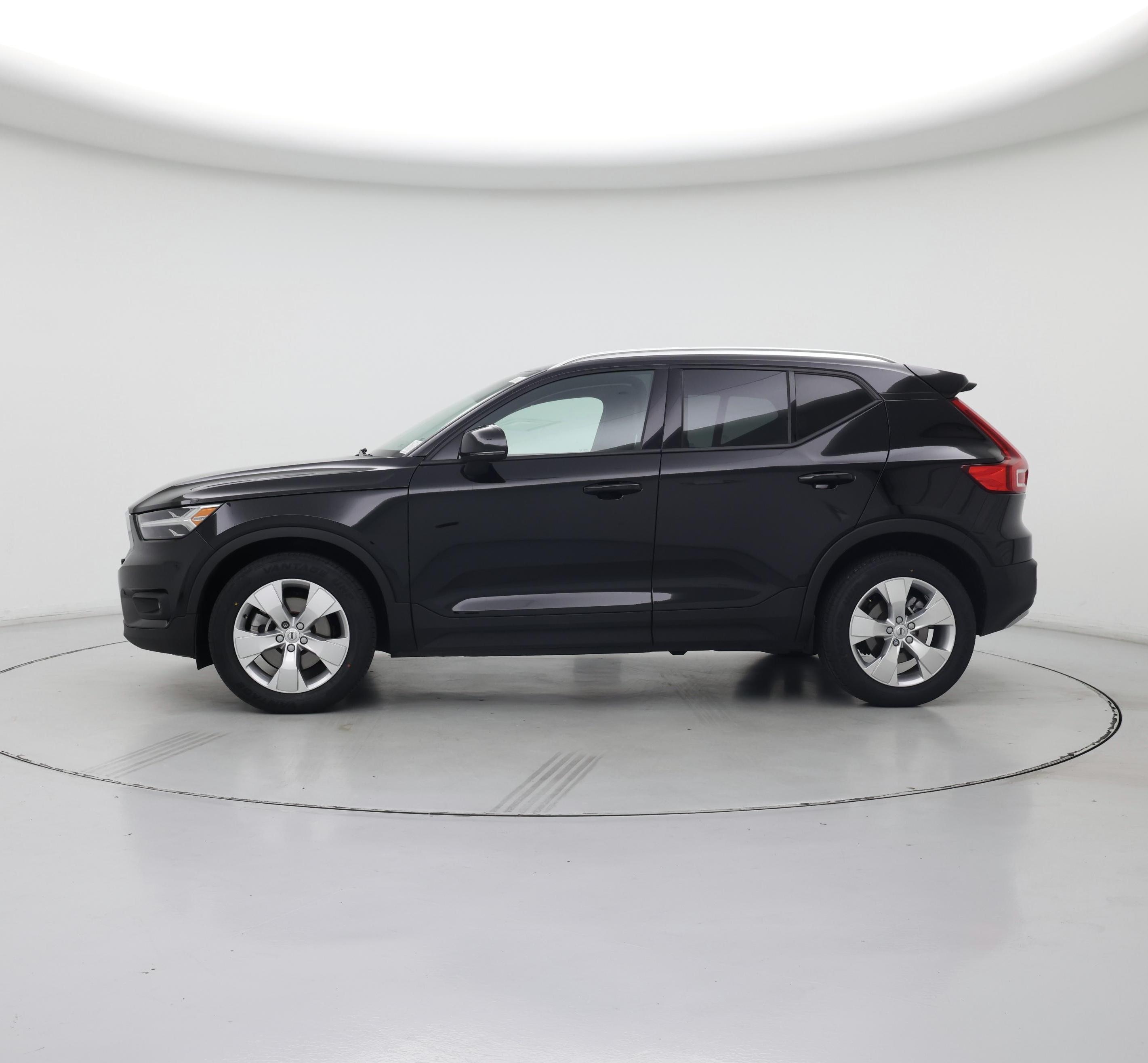Thumbnail: 2021 Volvo XC40 - 3