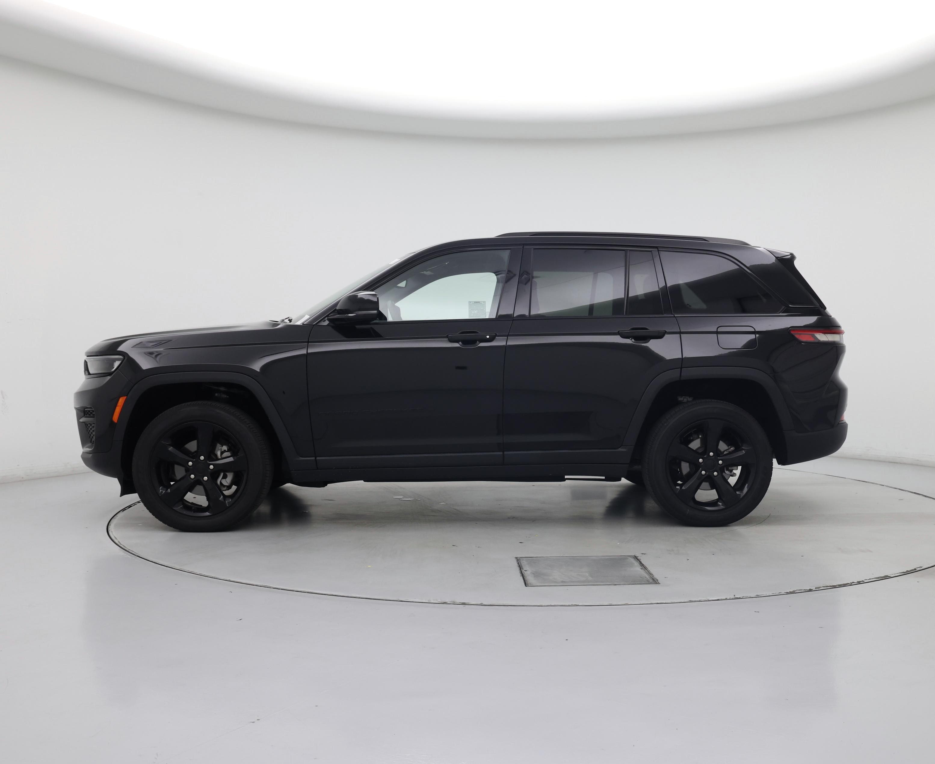 Thumbnail: 2023 Jeep Grand Cherokee - 3