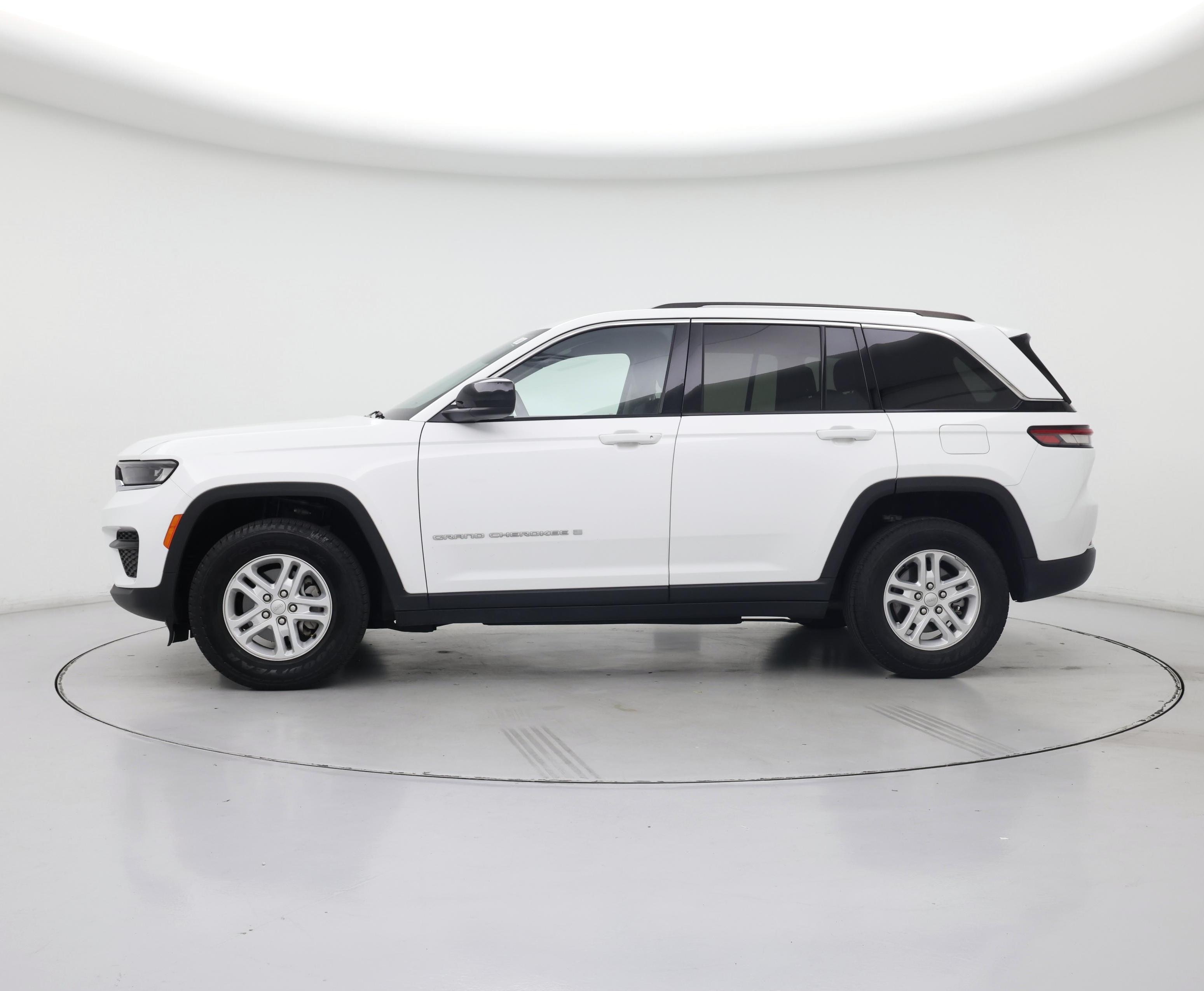 Thumbnail: 2023 Jeep Grand Cherokee - 3
