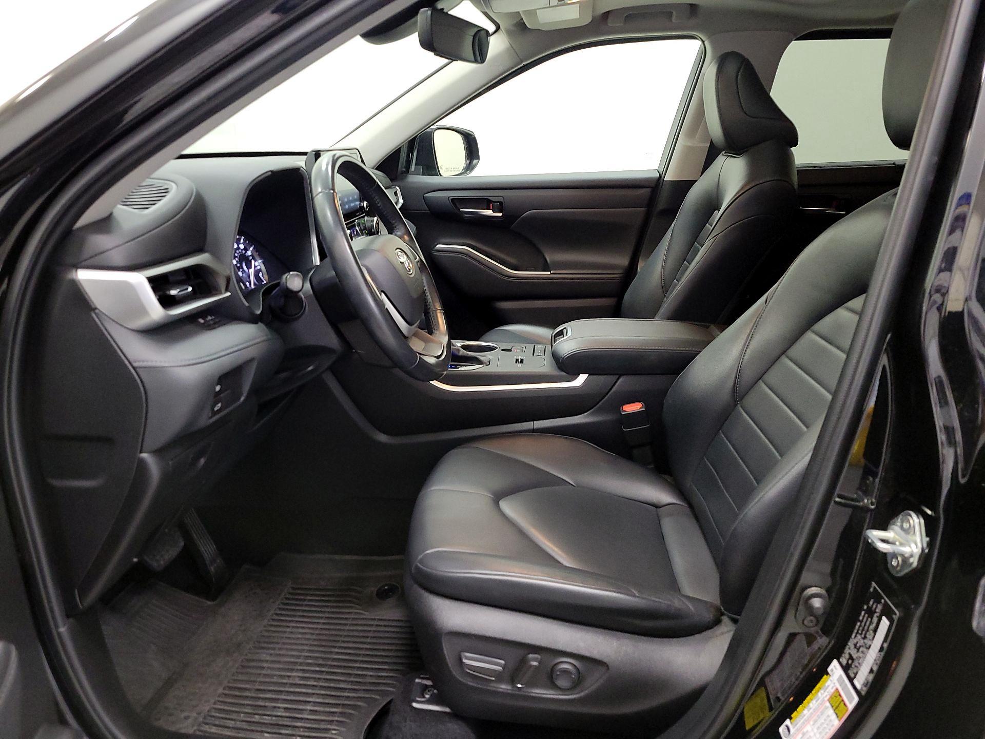 Thumbnail: 2022 Toyota Highlander - 11