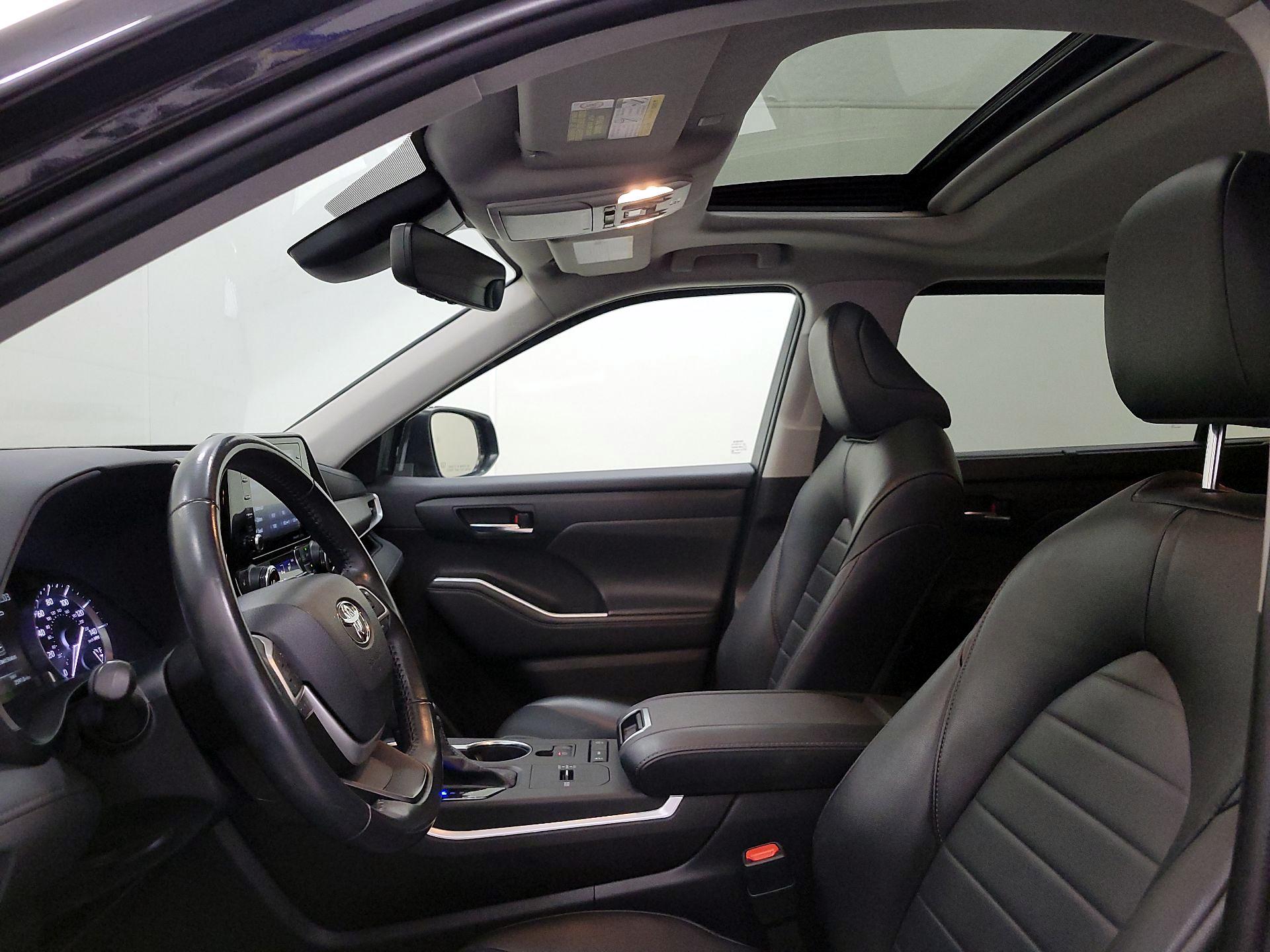 Thumbnail: 2022 Toyota Highlander - 19