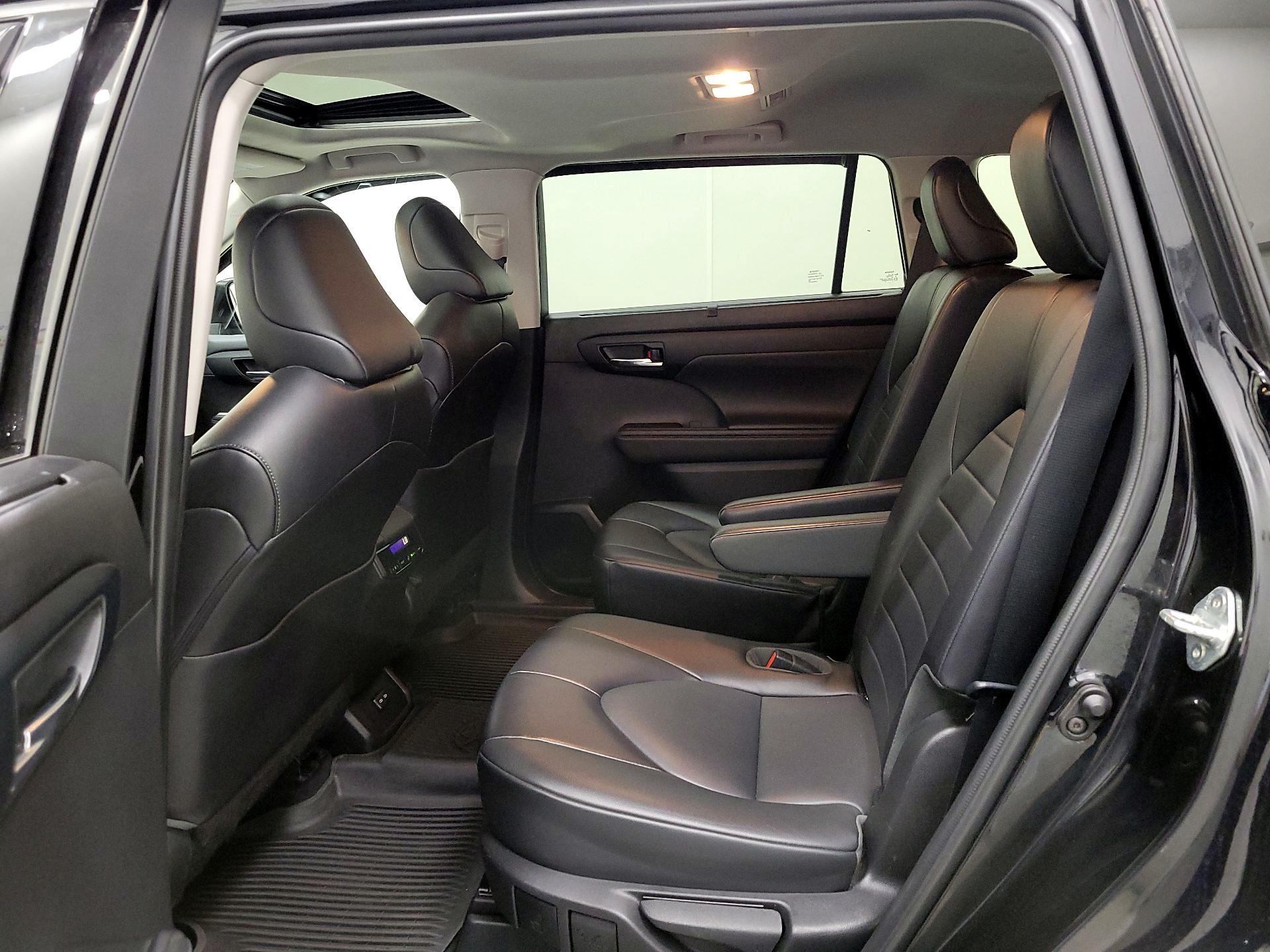 Thumbnail: 2022 Toyota Highlander - 20