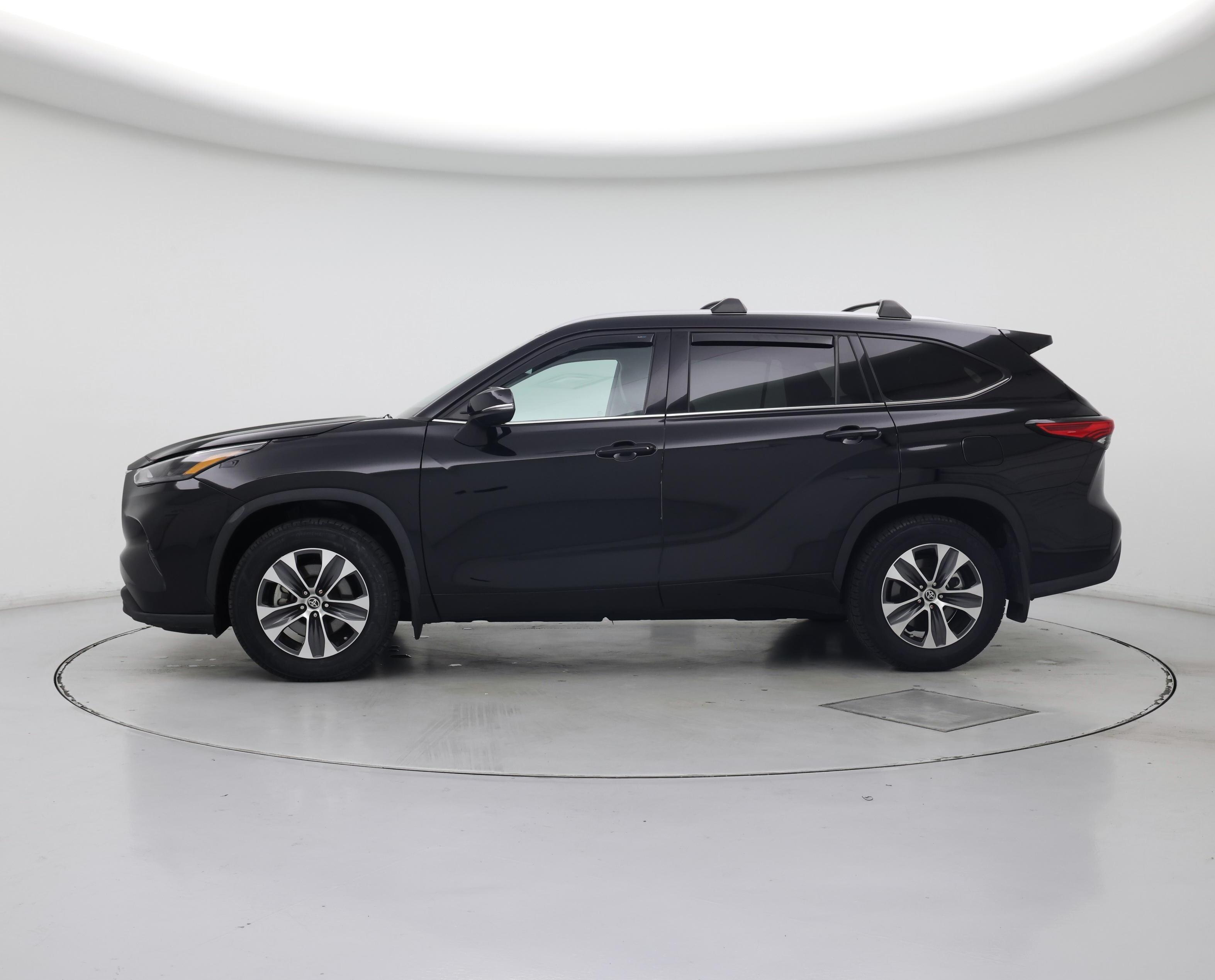 Thumbnail: 2022 Toyota Highlander - 3