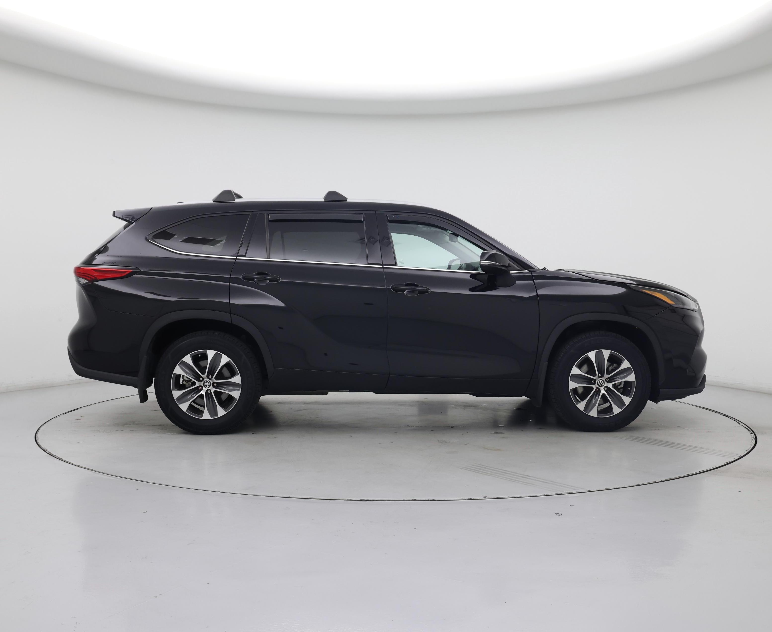 Thumbnail: 2022 Toyota Highlander - 7