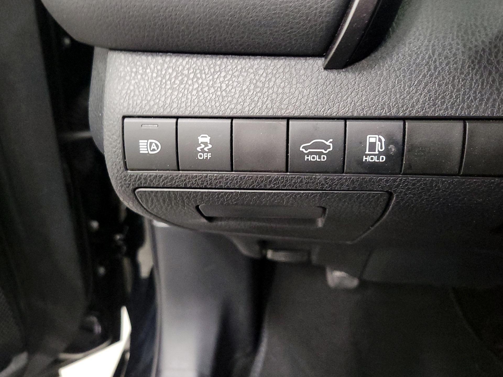 Thumbnail: 2019 Toyota Camry - 13