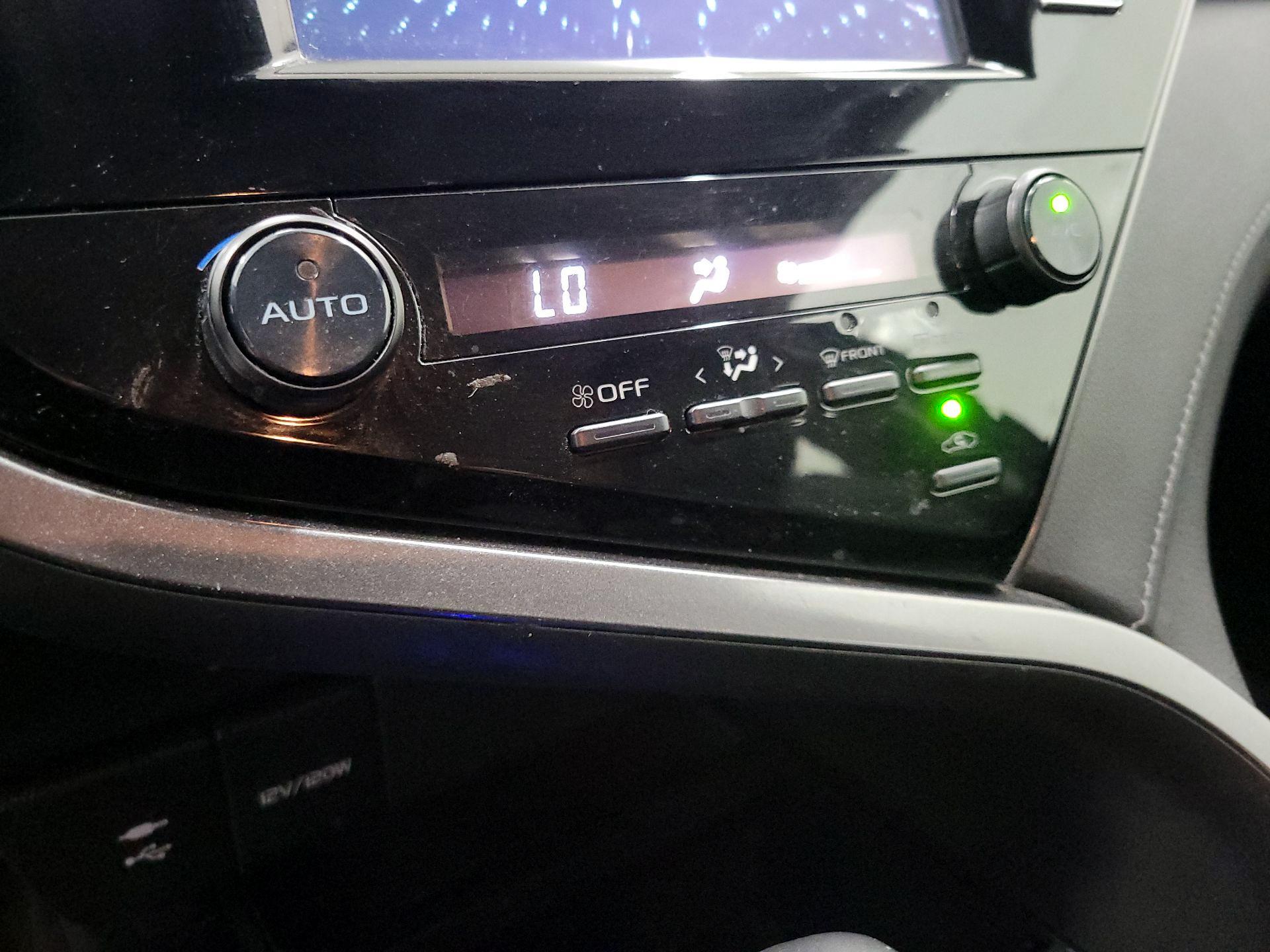 Thumbnail: 2019 Toyota Camry - 16