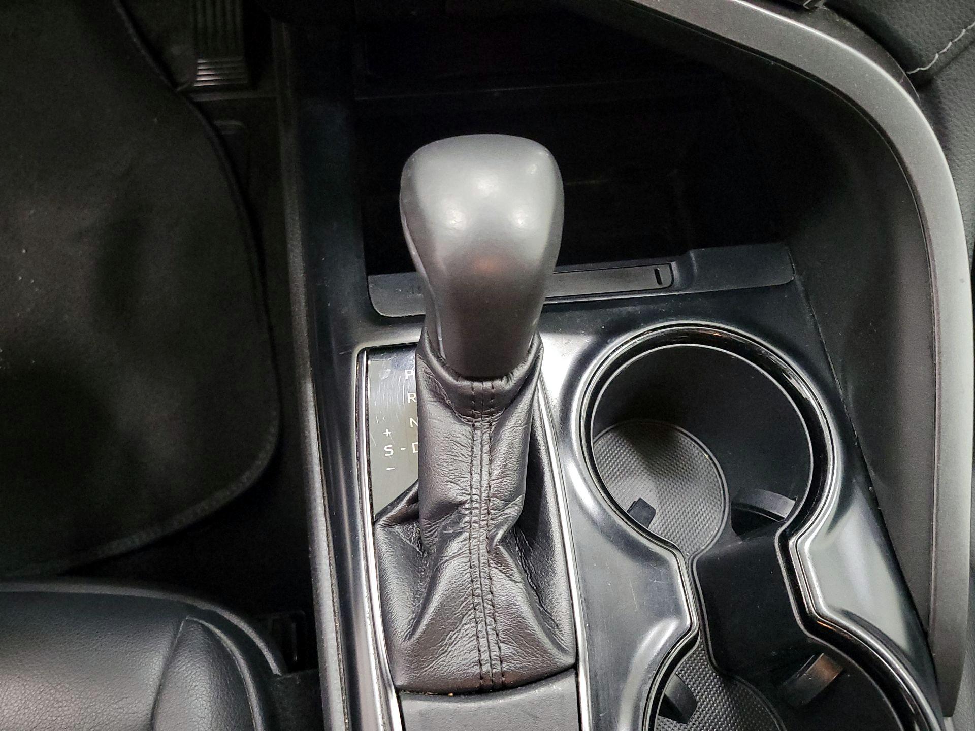 Thumbnail: 2019 Toyota Camry - 17