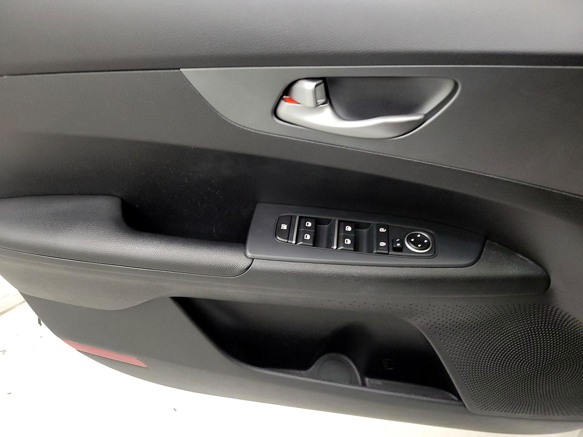 Thumbnail: 2020 Kia Forte - 12