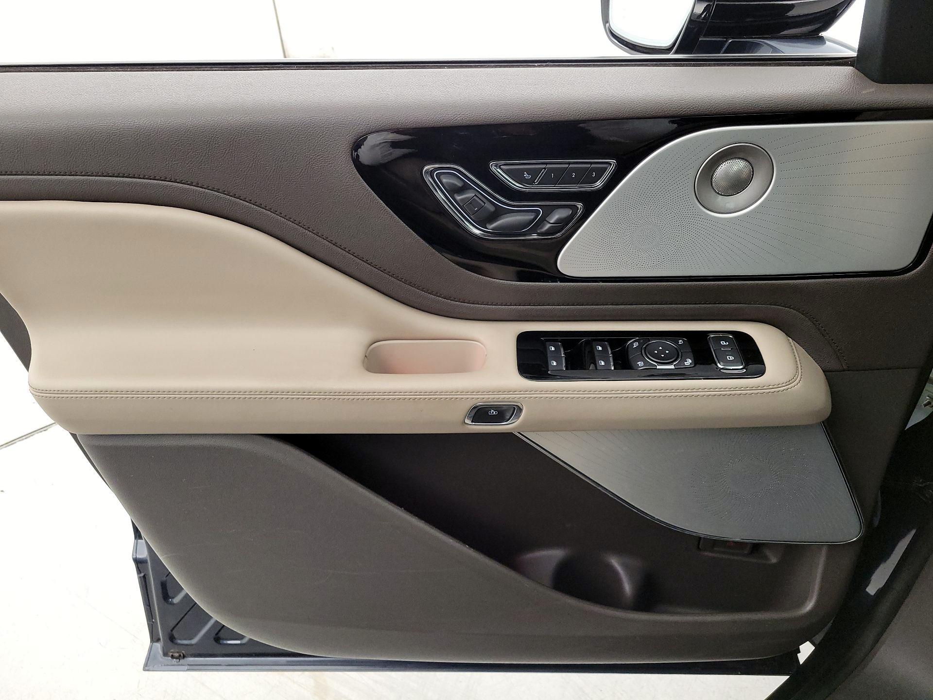 Thumbnail: 2023 Lincoln Aviator - 12