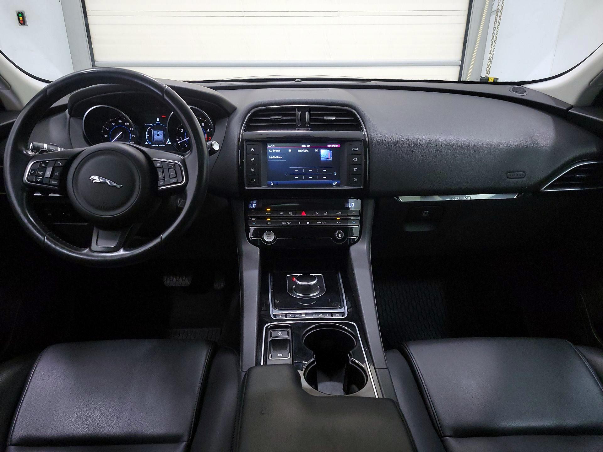 Thumbnail: 2017 Jaguar F-Pace - 9