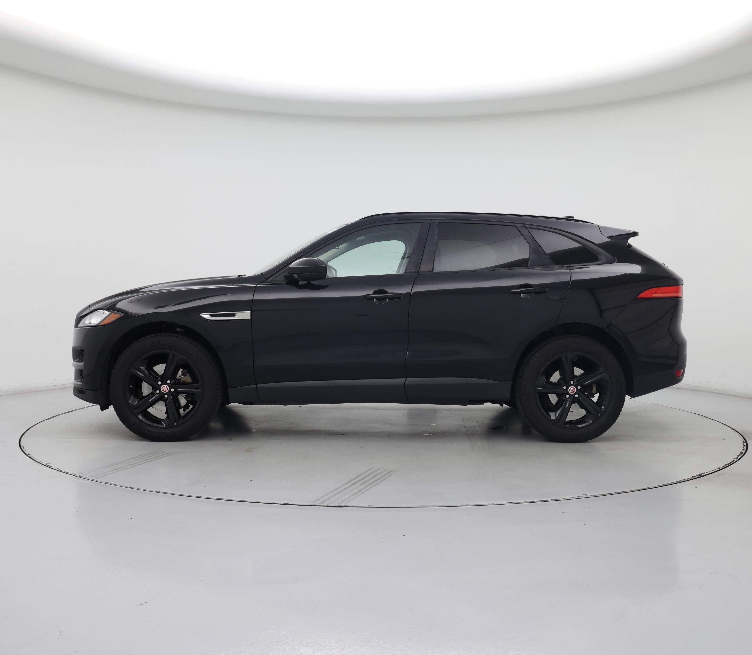 Thumbnail: 2017 Jaguar F-Pace - 3