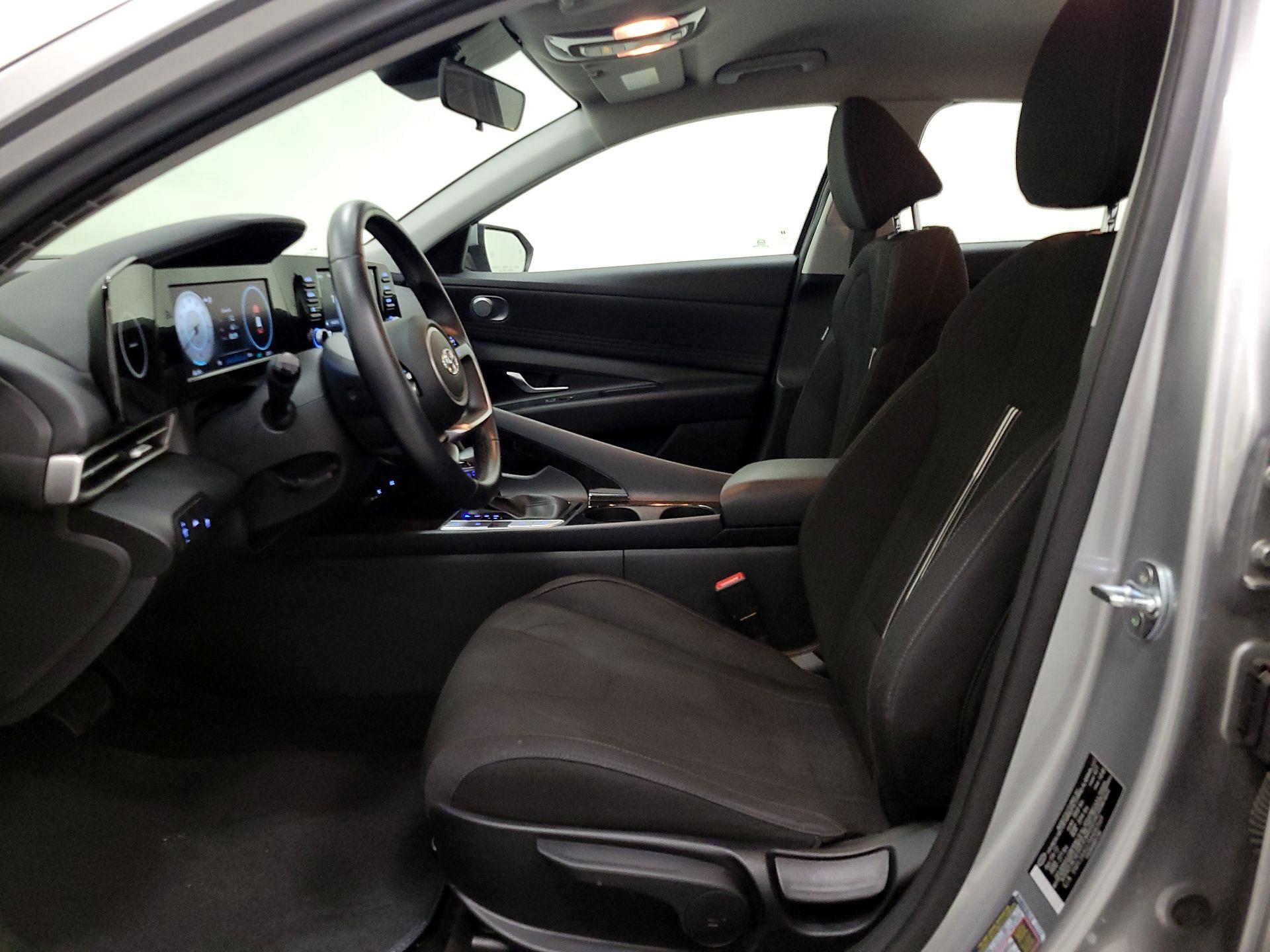 Thumbnail: 2022 Hyundai Elantra - 11