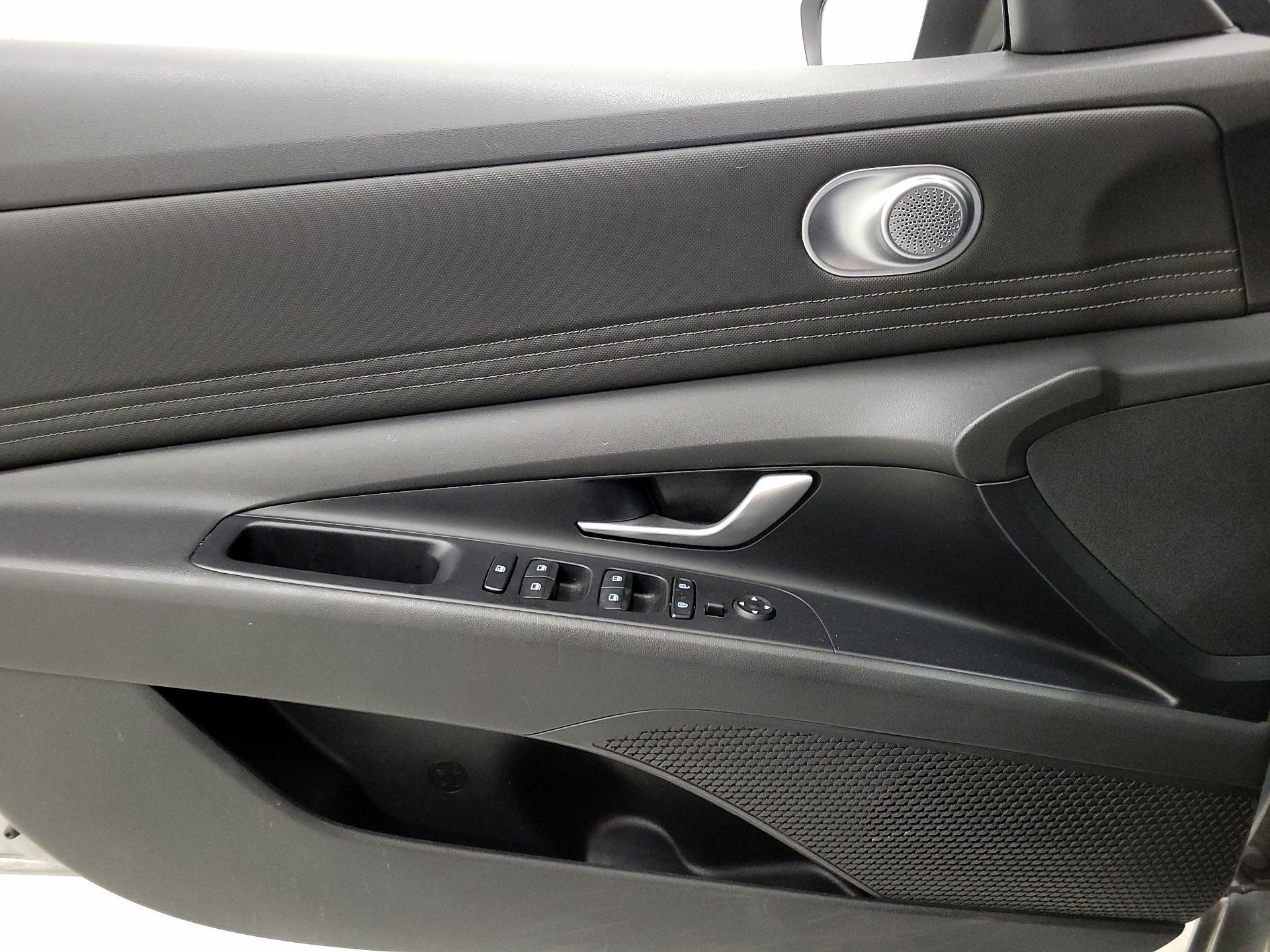 Thumbnail: 2022 Hyundai Elantra - 12