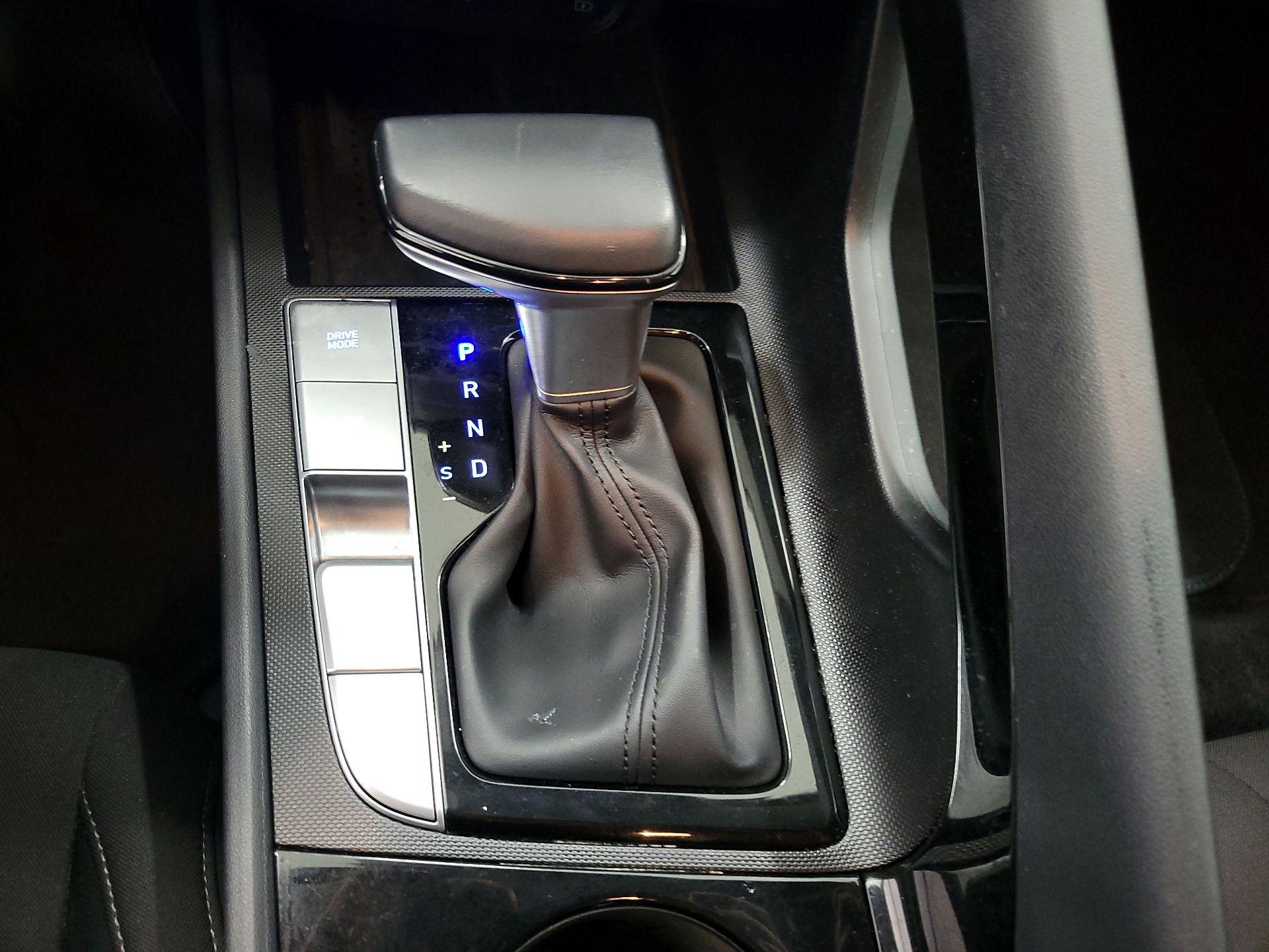 Thumbnail: 2022 Hyundai Elantra - 17