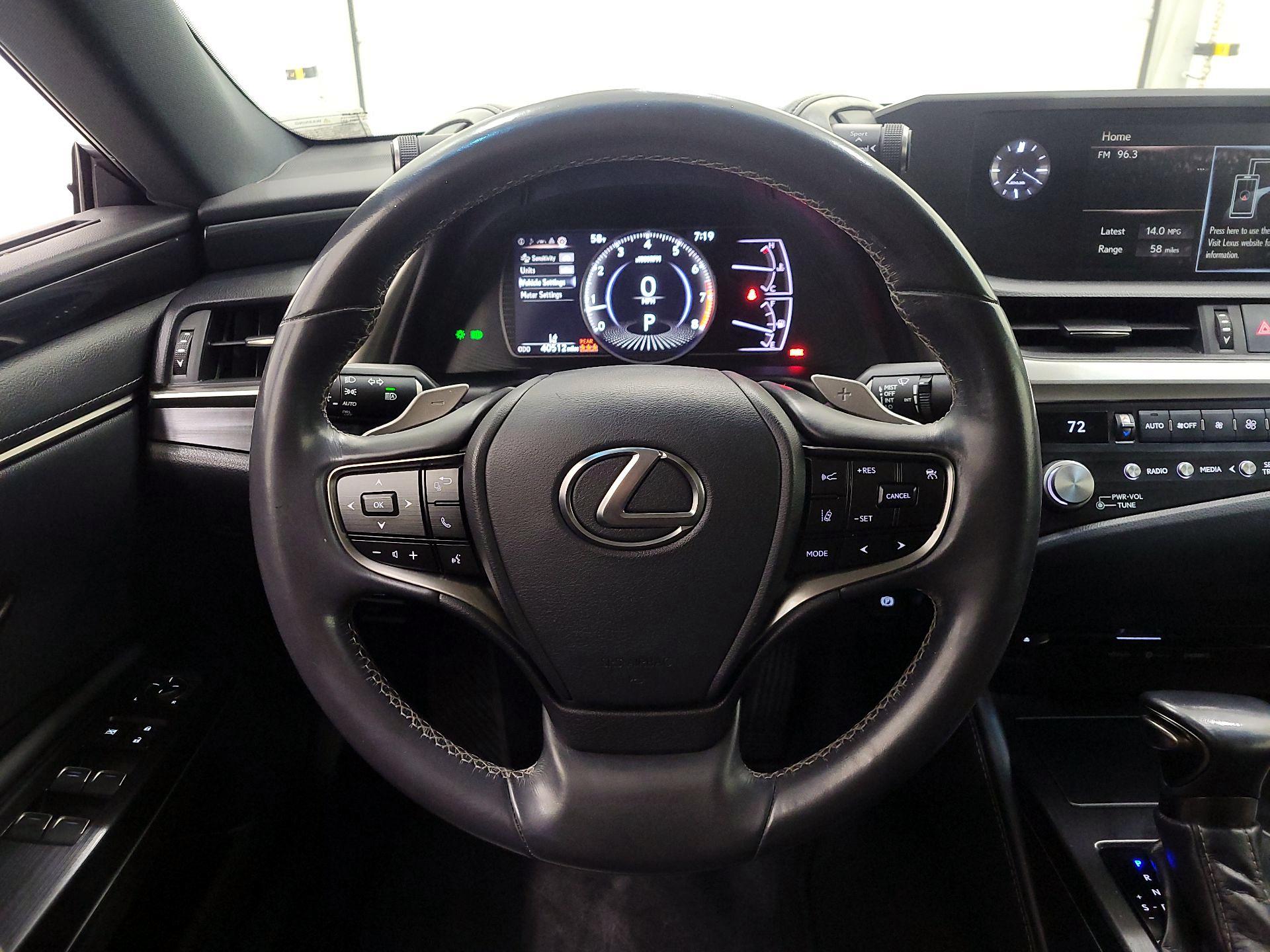 Thumbnail: 2021 Lexus ES - 10